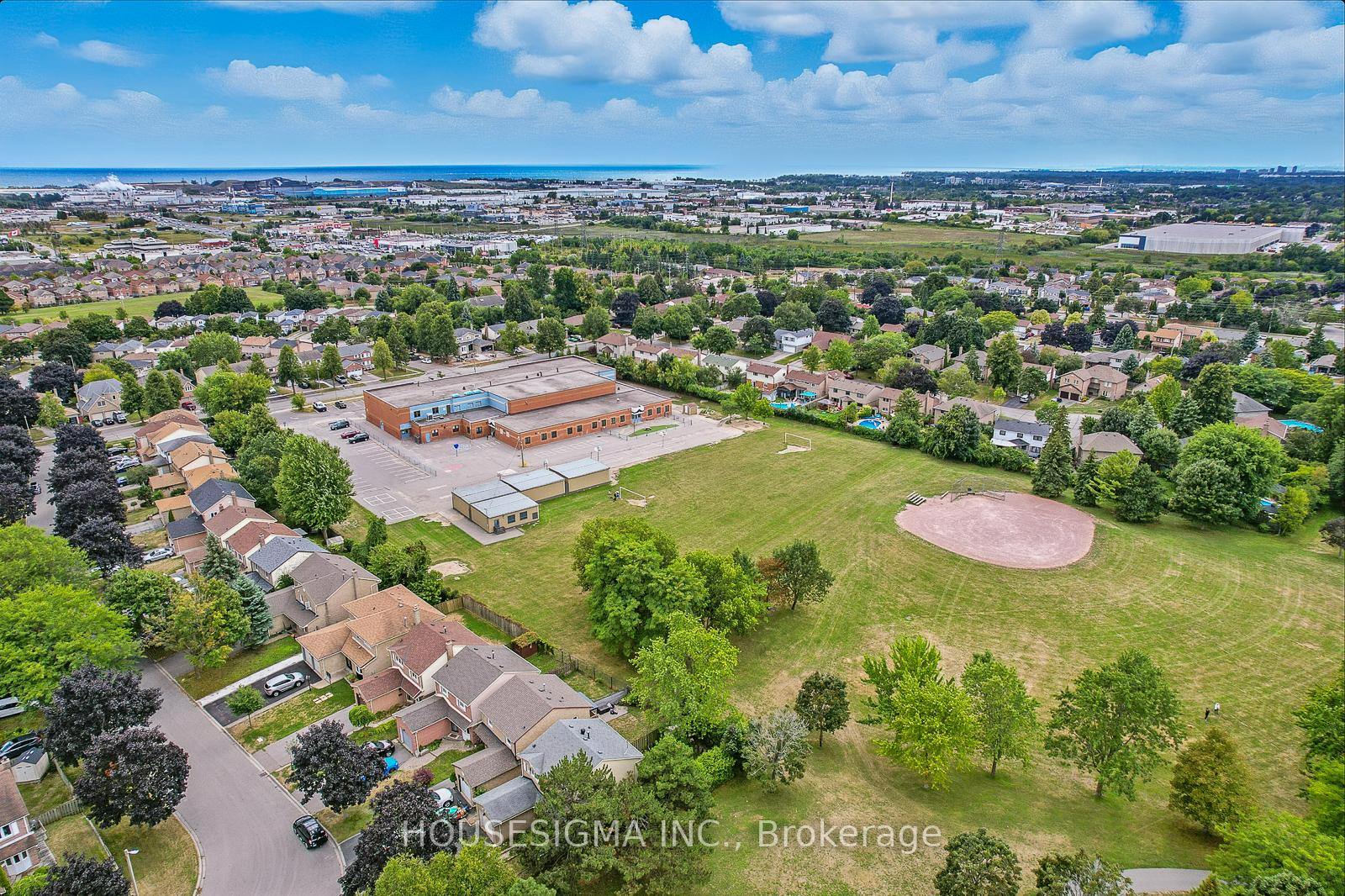 Photo 32 of 47 Winston Crescent, Whitby, Blue Grass Meadows — HOMEH