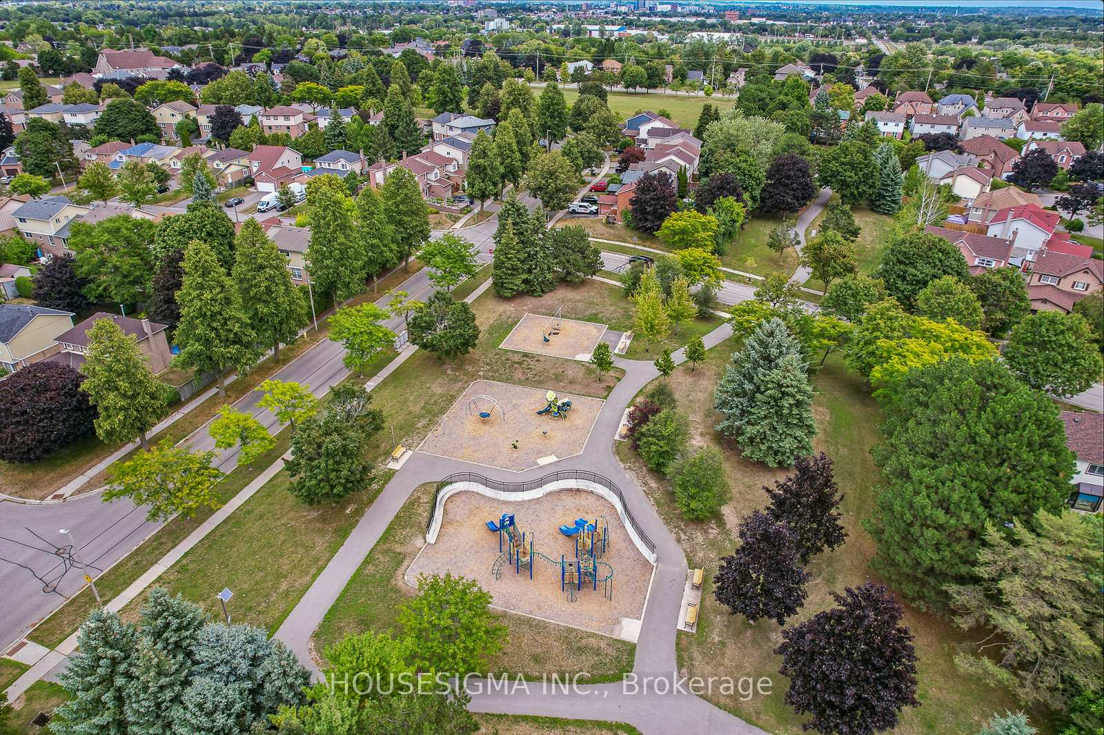 Photo 33 of 47 Winston Crescent, Whitby, Blue Grass Meadows — HOMEH