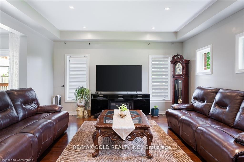 Photo 6 of 145 Cardinal Crescent, Welland, Coyle Creek — HOMEH