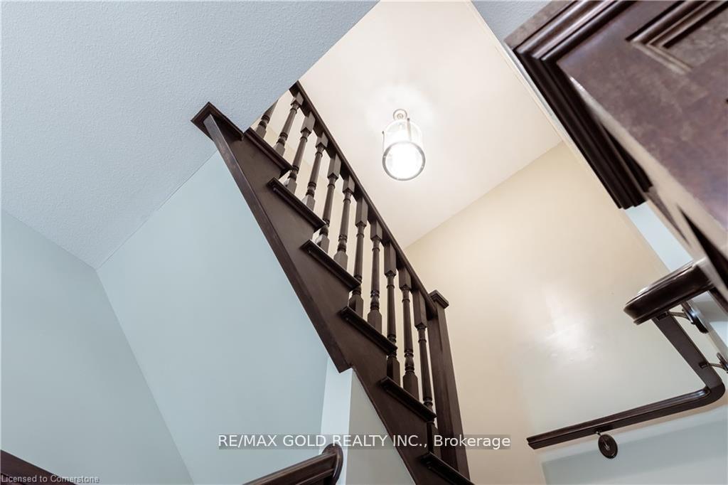Photo 11 of 145 Cardinal Crescent, Welland, Coyle Creek — HOMEH