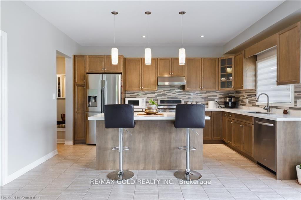 Photo 14 of 145 Cardinal Crescent, Welland, Coyle Creek — HOMEH
