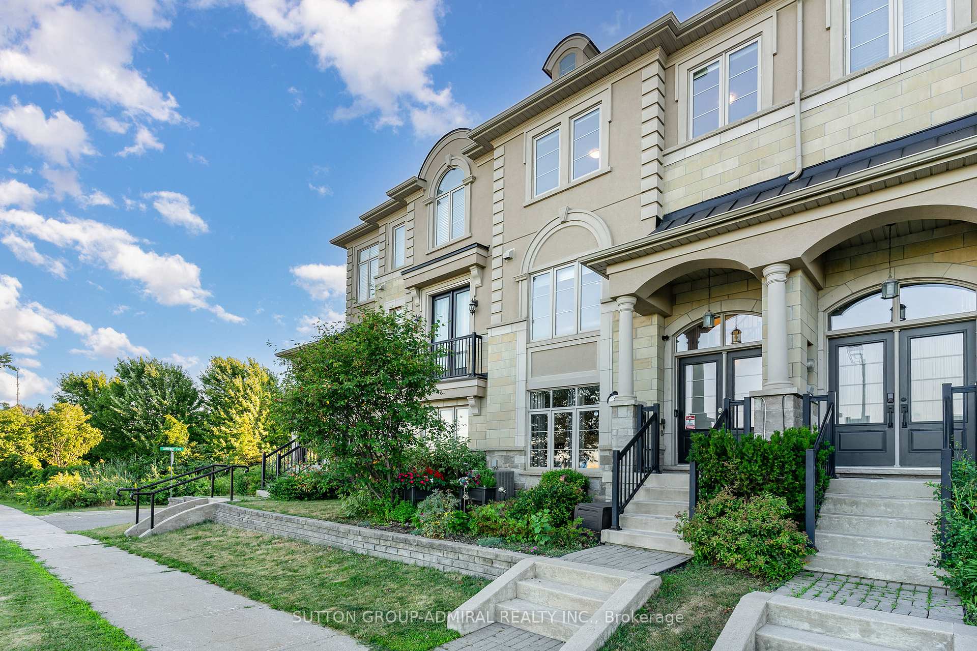 Photo 1 of 32 Grand Trunk Avenue, Vaughan, Patterson — HOMEH