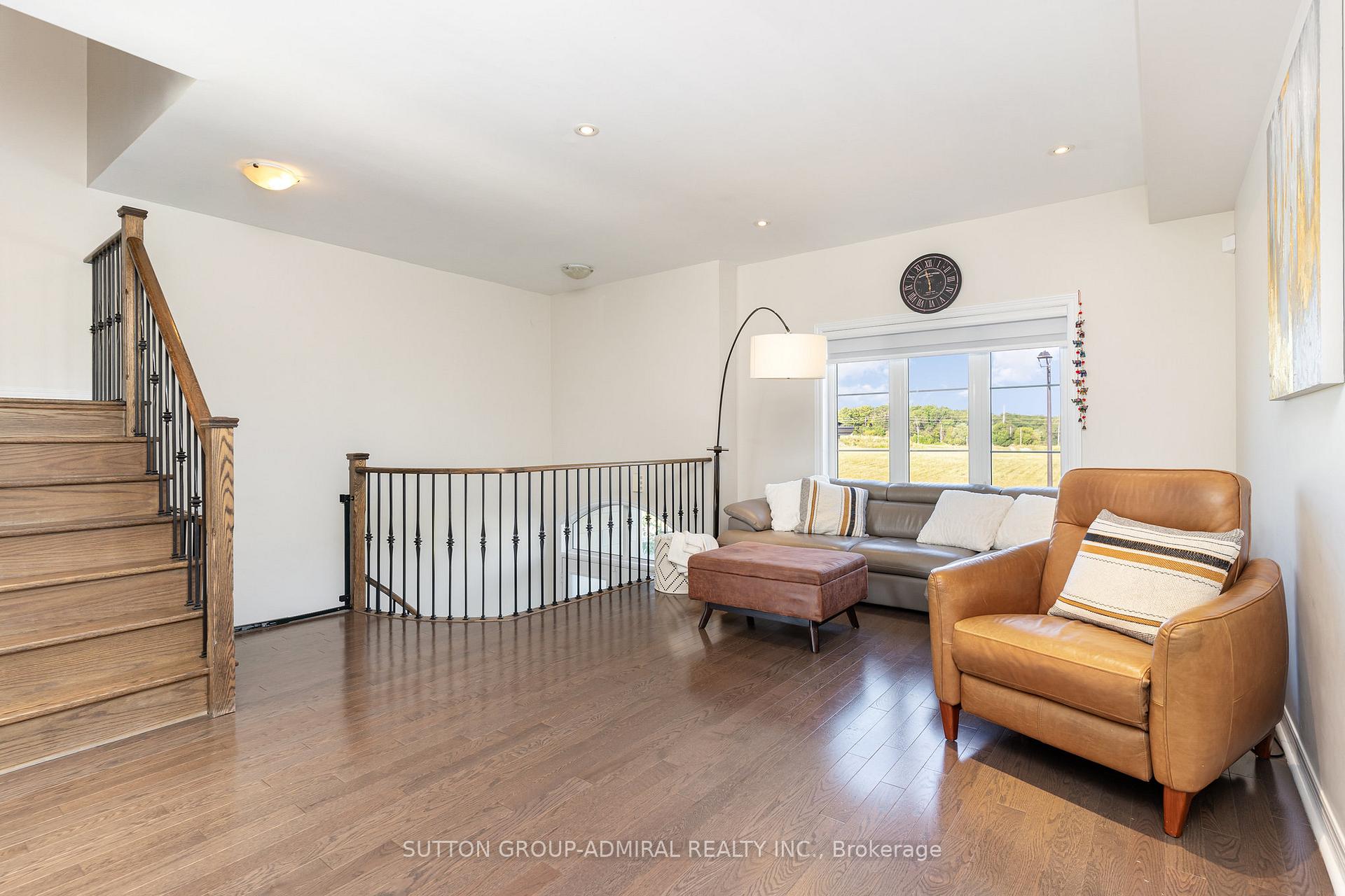 Photo 2 of 32 Grand Trunk Avenue, Vaughan, Patterson — HOMEH