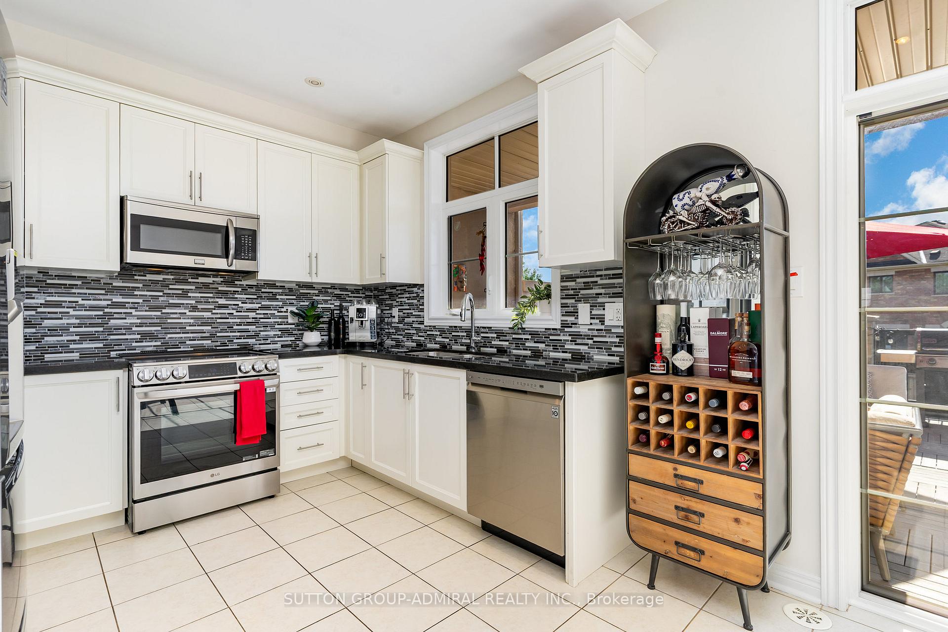 Photo 6 of 32 Grand Trunk Avenue, Vaughan, Patterson — HOMEH