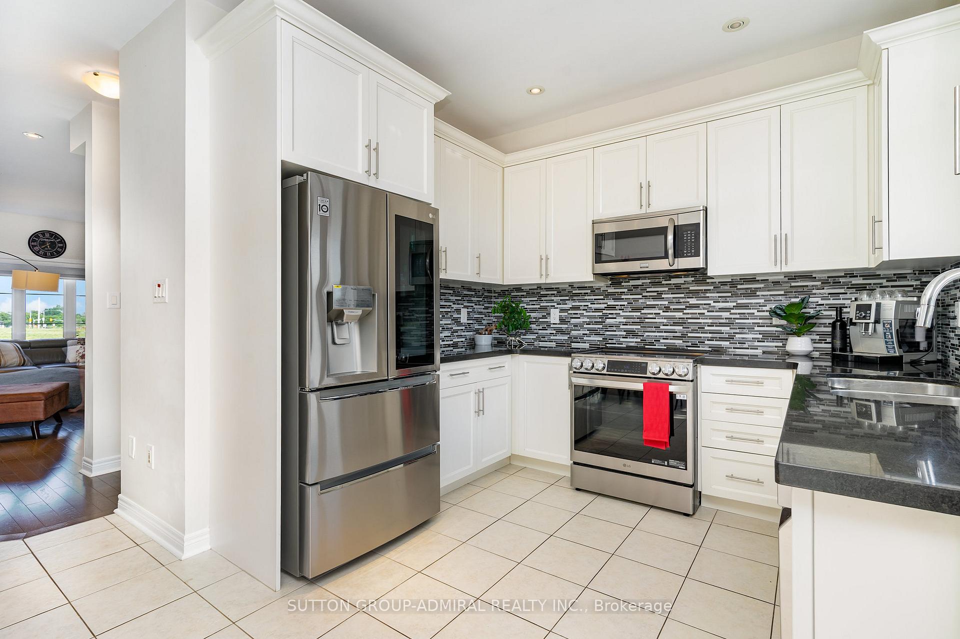 Photo 7 of 32 Grand Trunk Avenue, Vaughan, Patterson — HOMEH