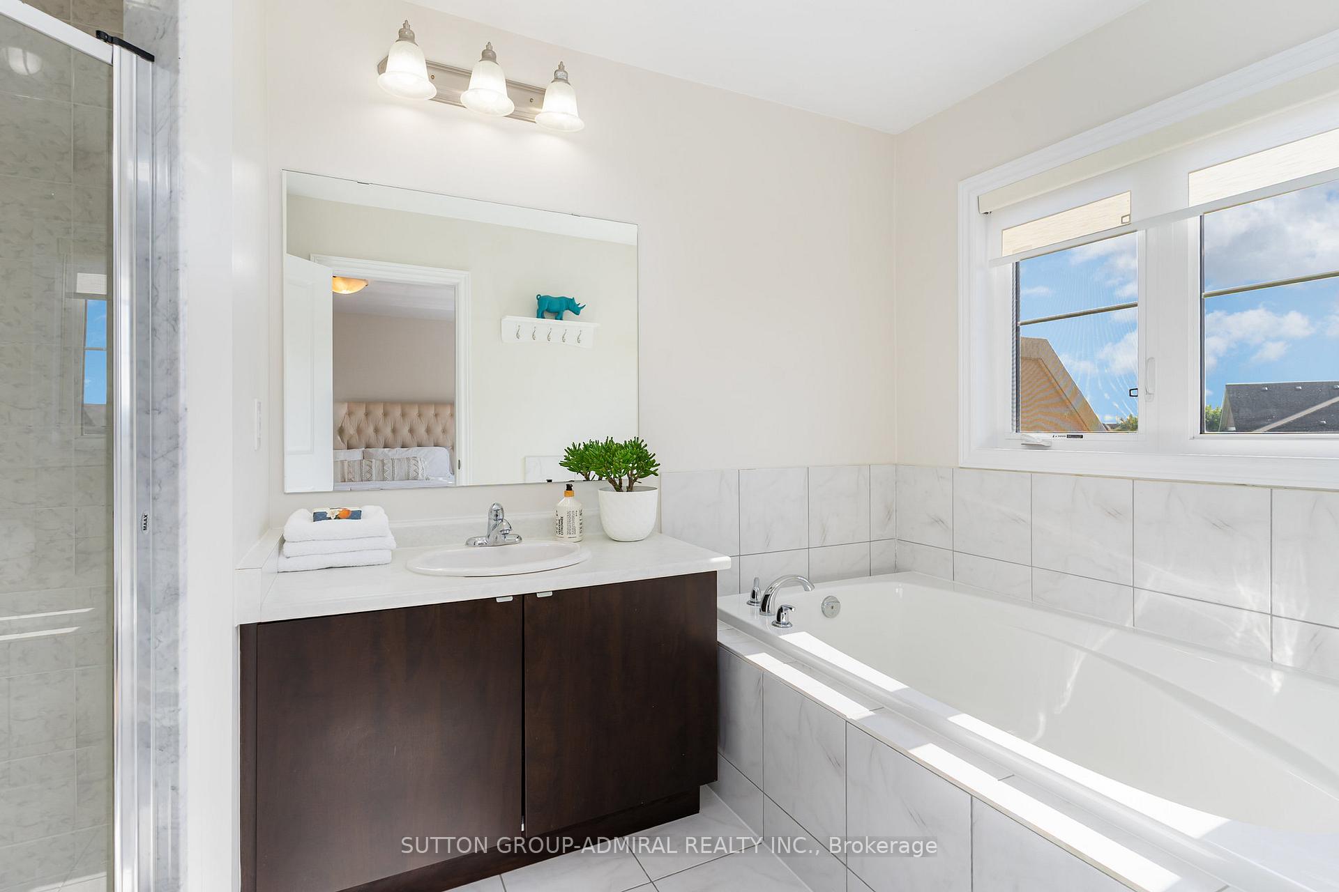Photo 11 of 32 Grand Trunk Avenue, Vaughan, Patterson — HOMEH