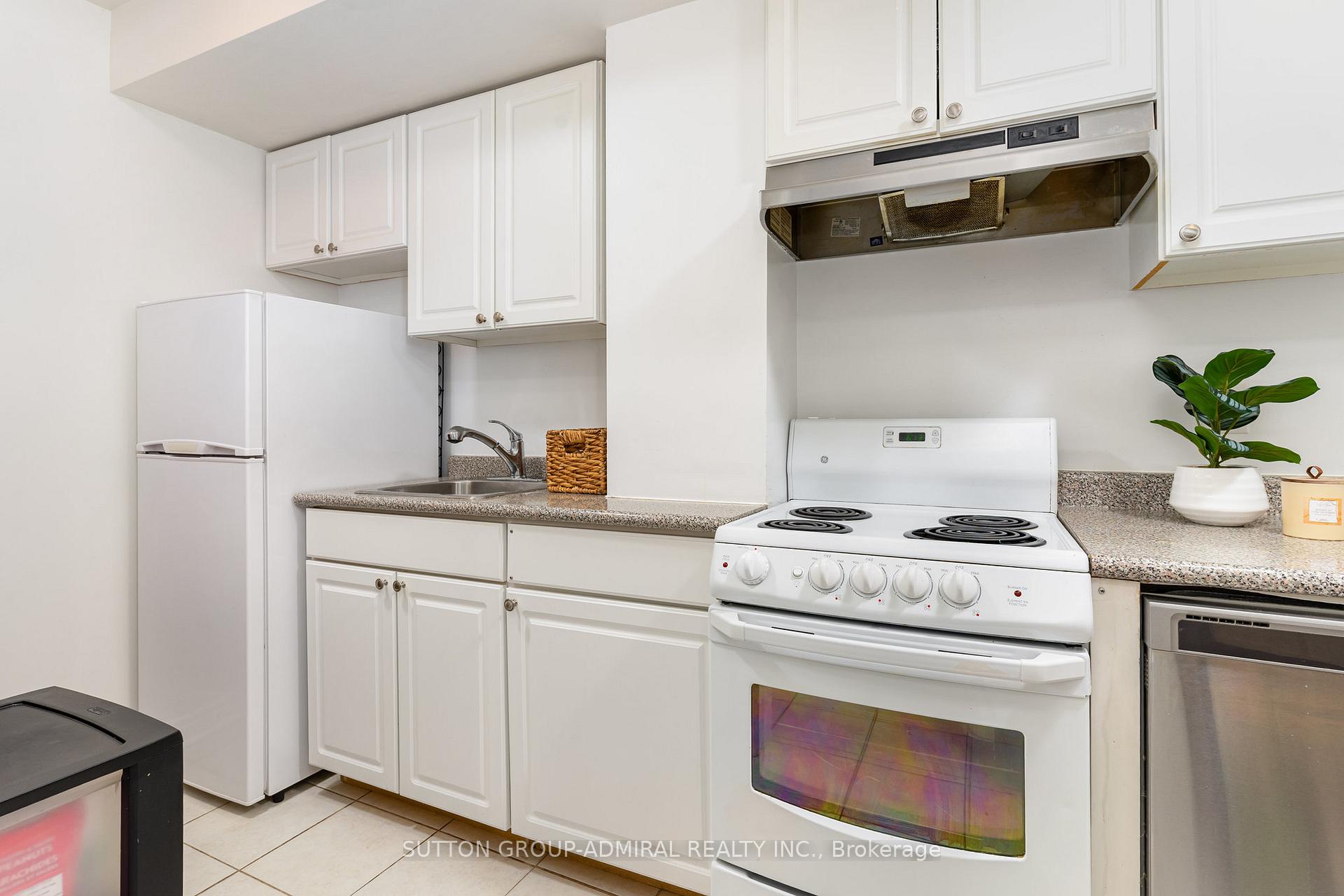 Photo 21 of 32 Grand Trunk Avenue, Vaughan, Patterson — HOMEH