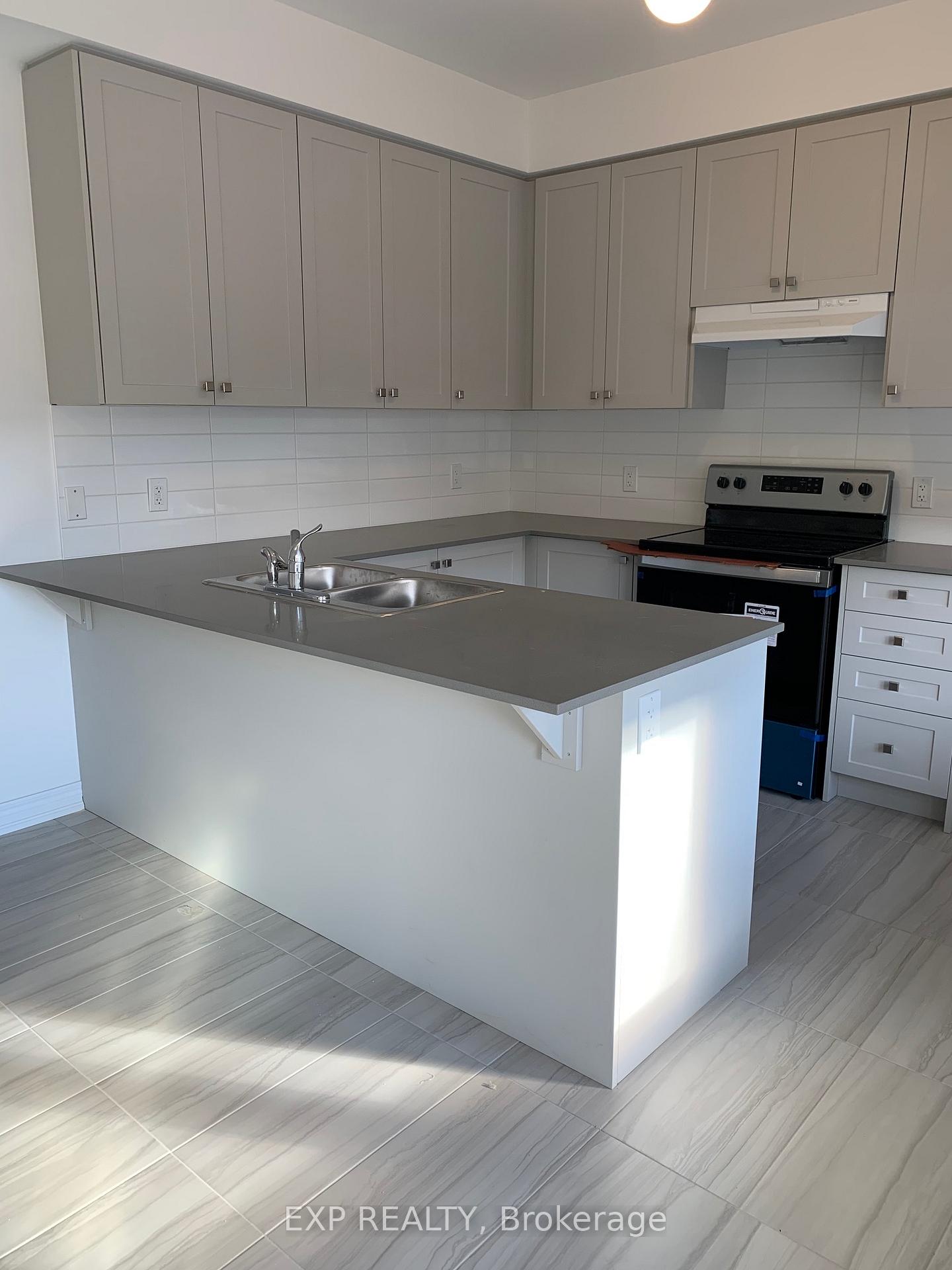 Photo 3 of 34 Dockside Way, Whitby, Port Whitby — HOMEH