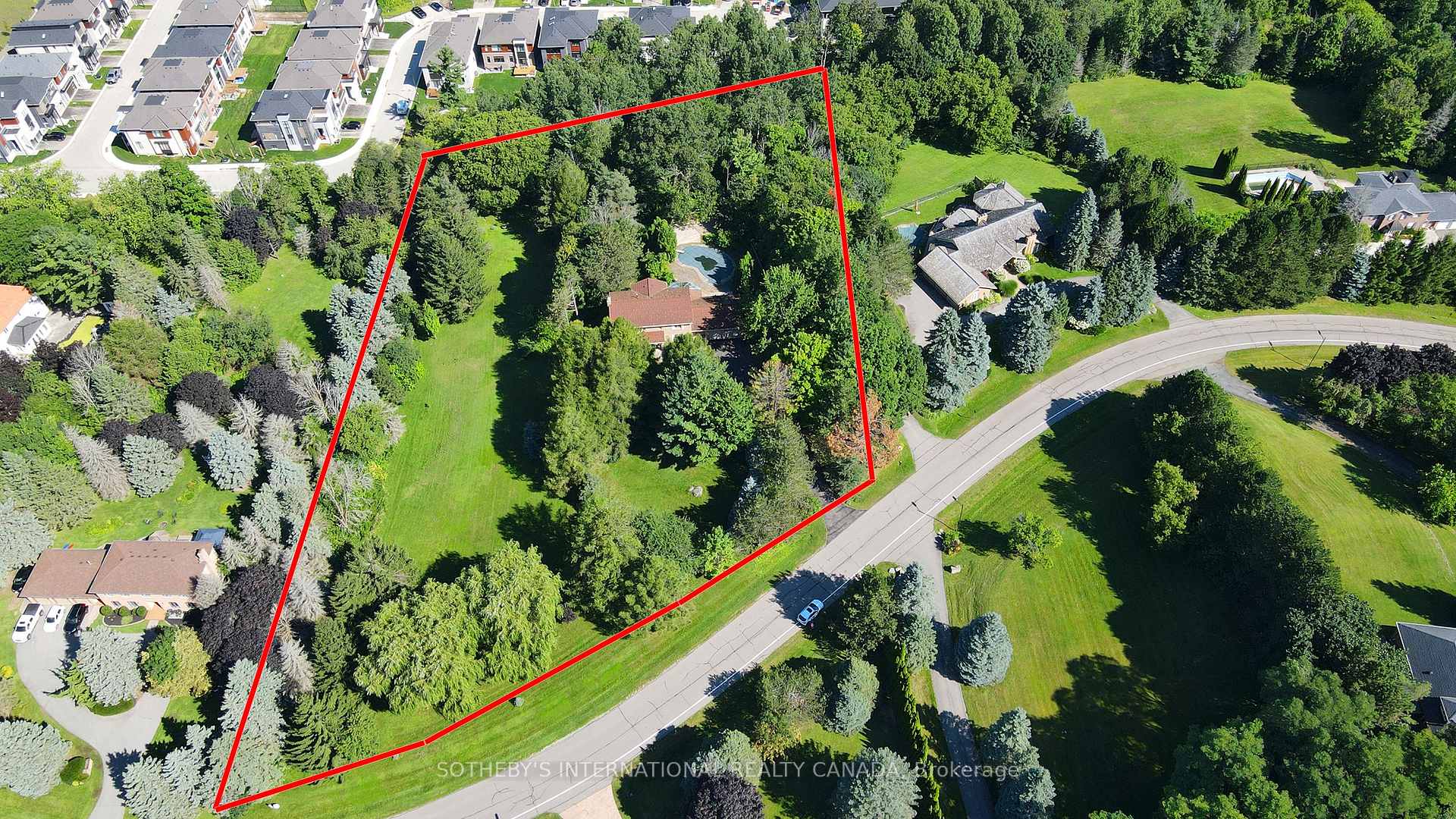 Photo 2 of 30 Hunters Glen Road, Aurora, Aurora Estates — HOMEH