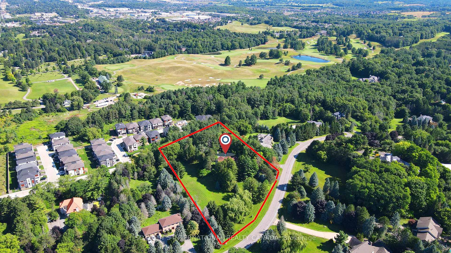 Photo 13 of 30 Hunters Glen Road, Aurora, Aurora Estates — HOMEH