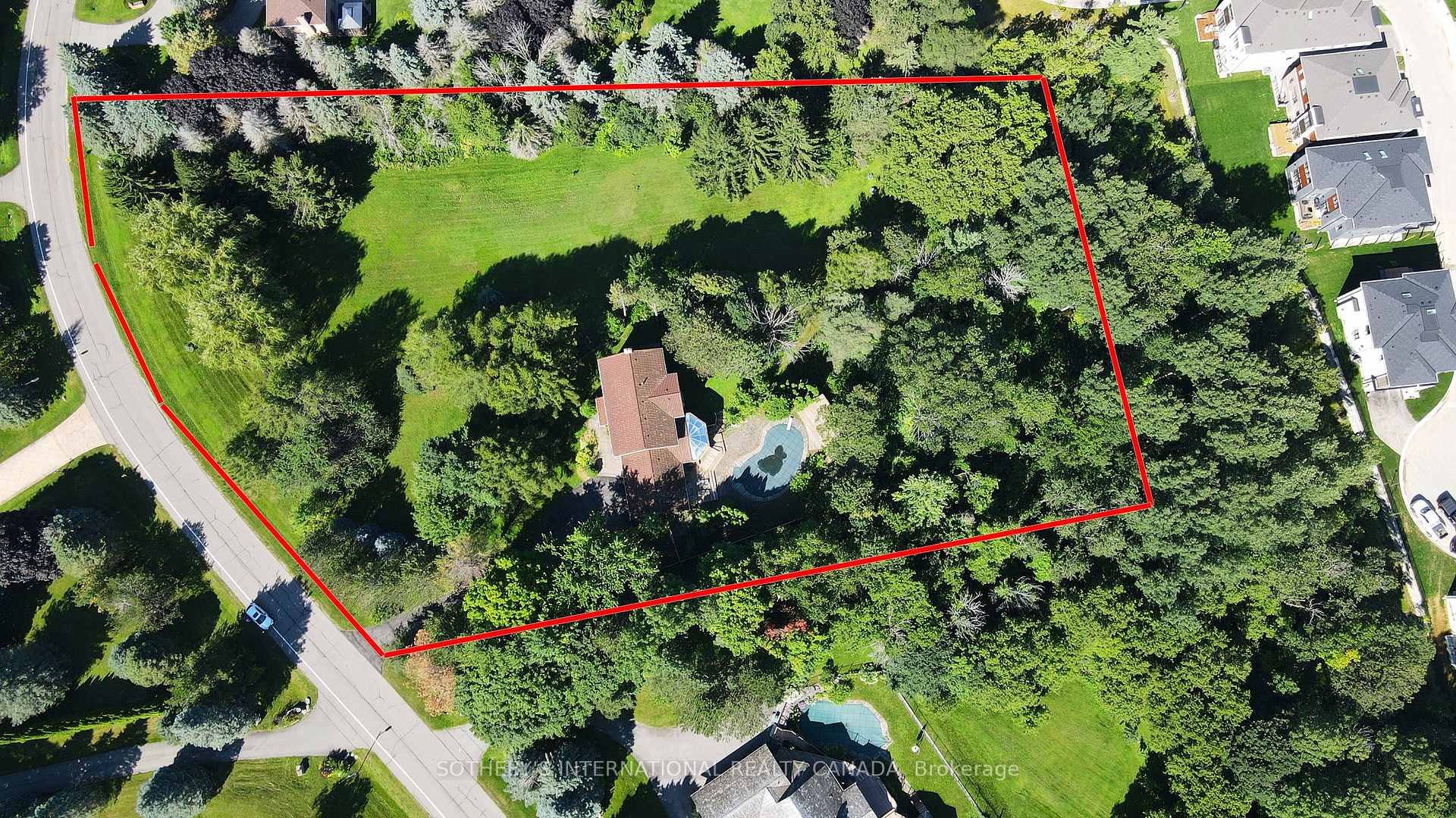 Photo 6 of 30 Hunters Glen Road, Aurora, Aurora Estates — HOMEH