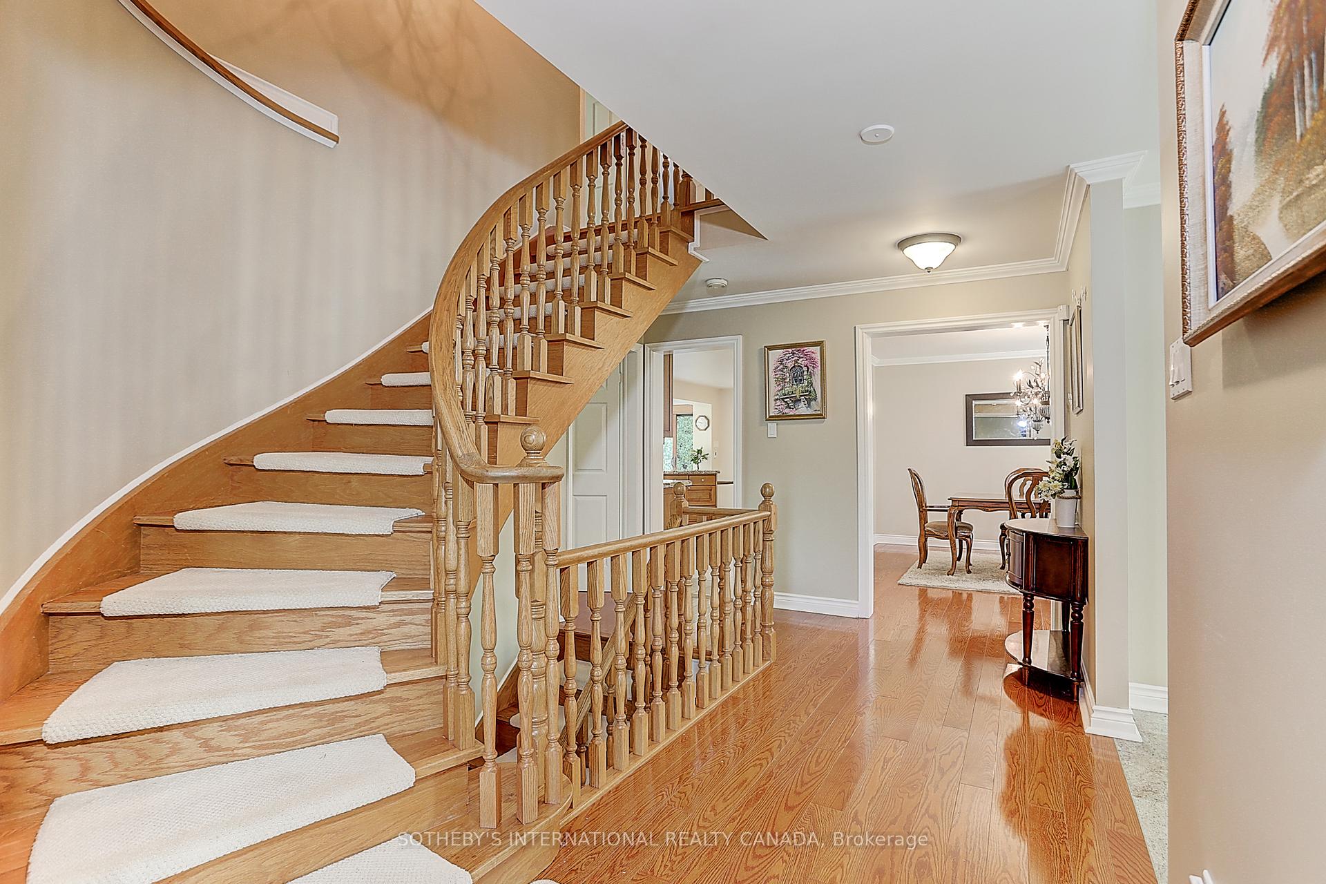 Photo 10 of 30 Hunters Glen Road, Aurora, Aurora Estates — HOMEH