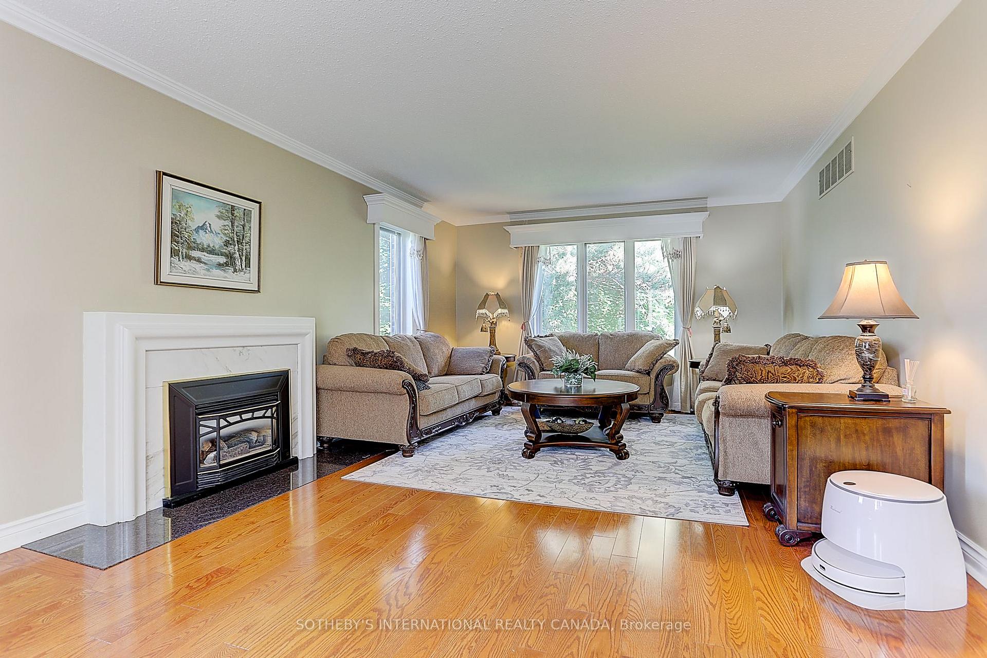 Photo 18 of 30 Hunters Glen Road, Aurora, Aurora Estates — HOMEH