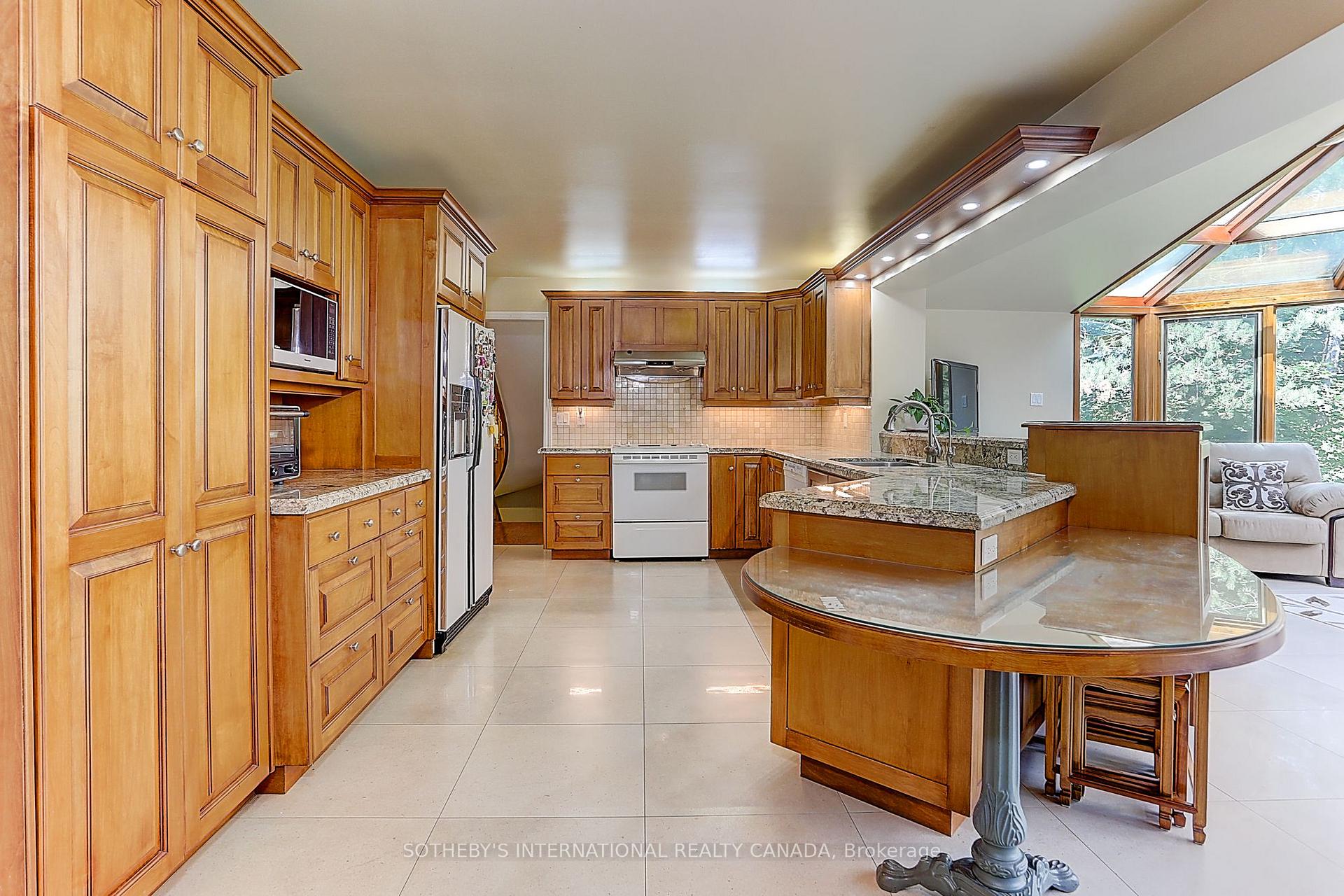 Photo 17 of 30 Hunters Glen Road, Aurora, Aurora Estates — HOMEH
