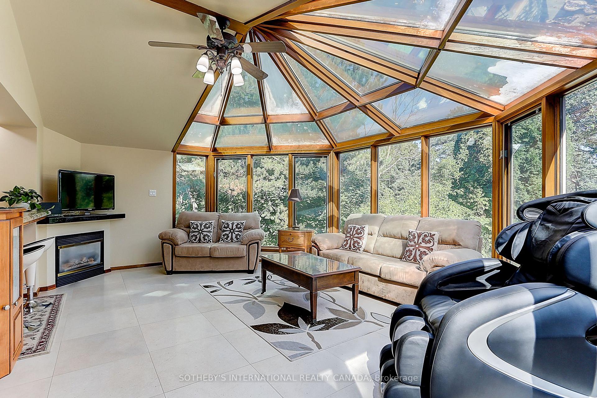 Photo 21 of 30 Hunters Glen Road, Aurora, Aurora Estates — HOMEH