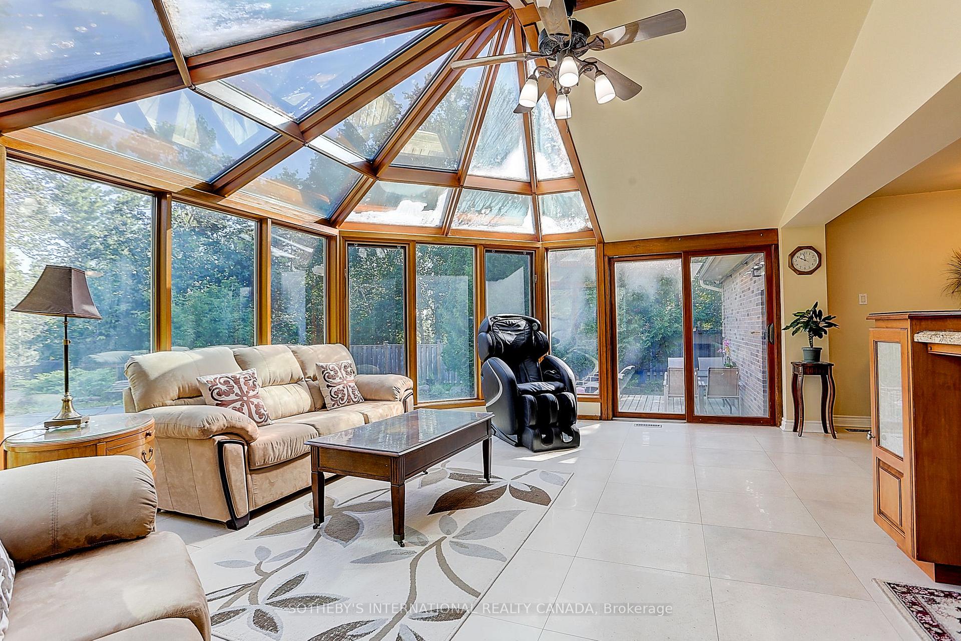 Photo 20 of 30 Hunters Glen Road, Aurora, Aurora Estates — HOMEH