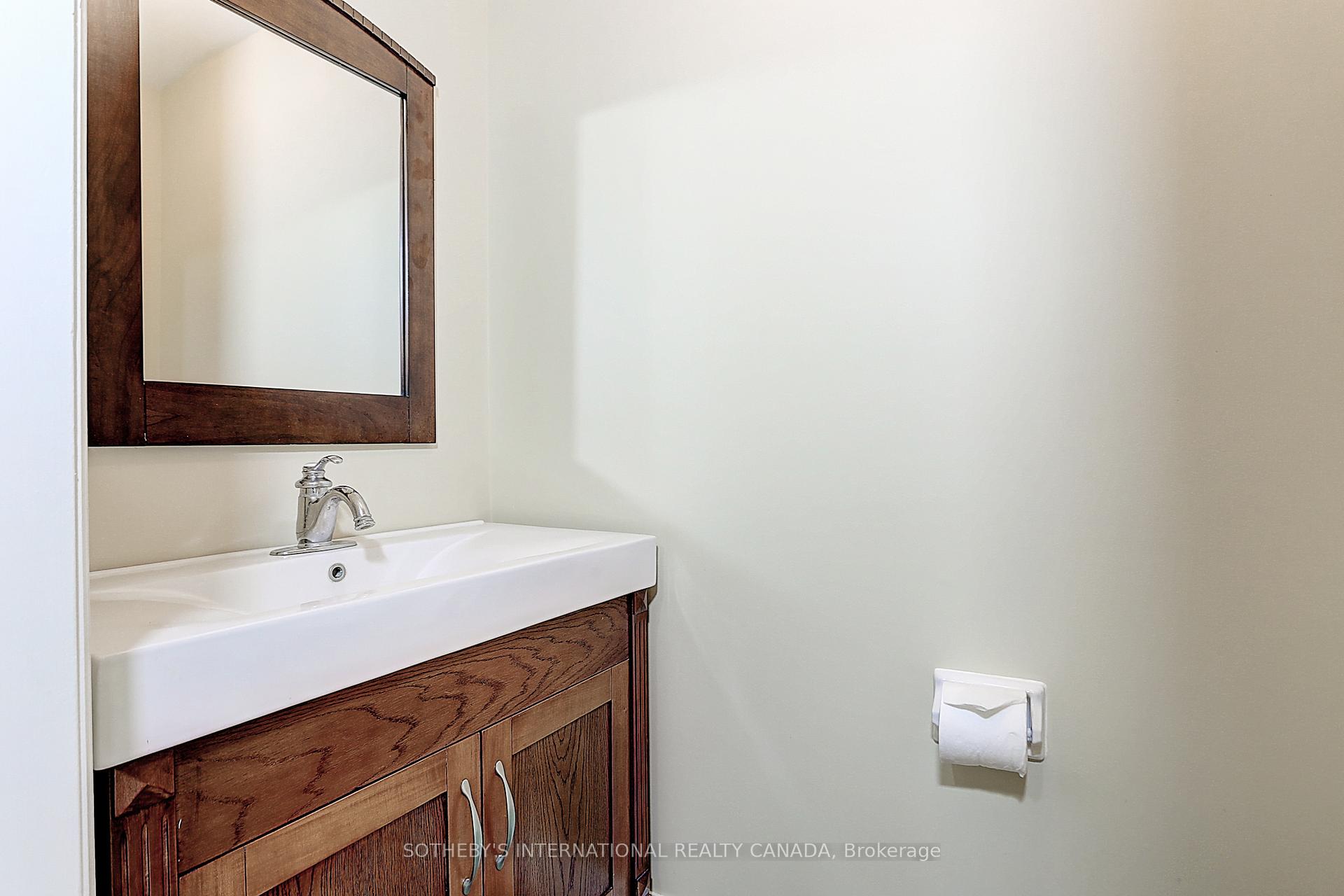Photo 22 of 30 Hunters Glen Road, Aurora, Aurora Estates — HOMEH