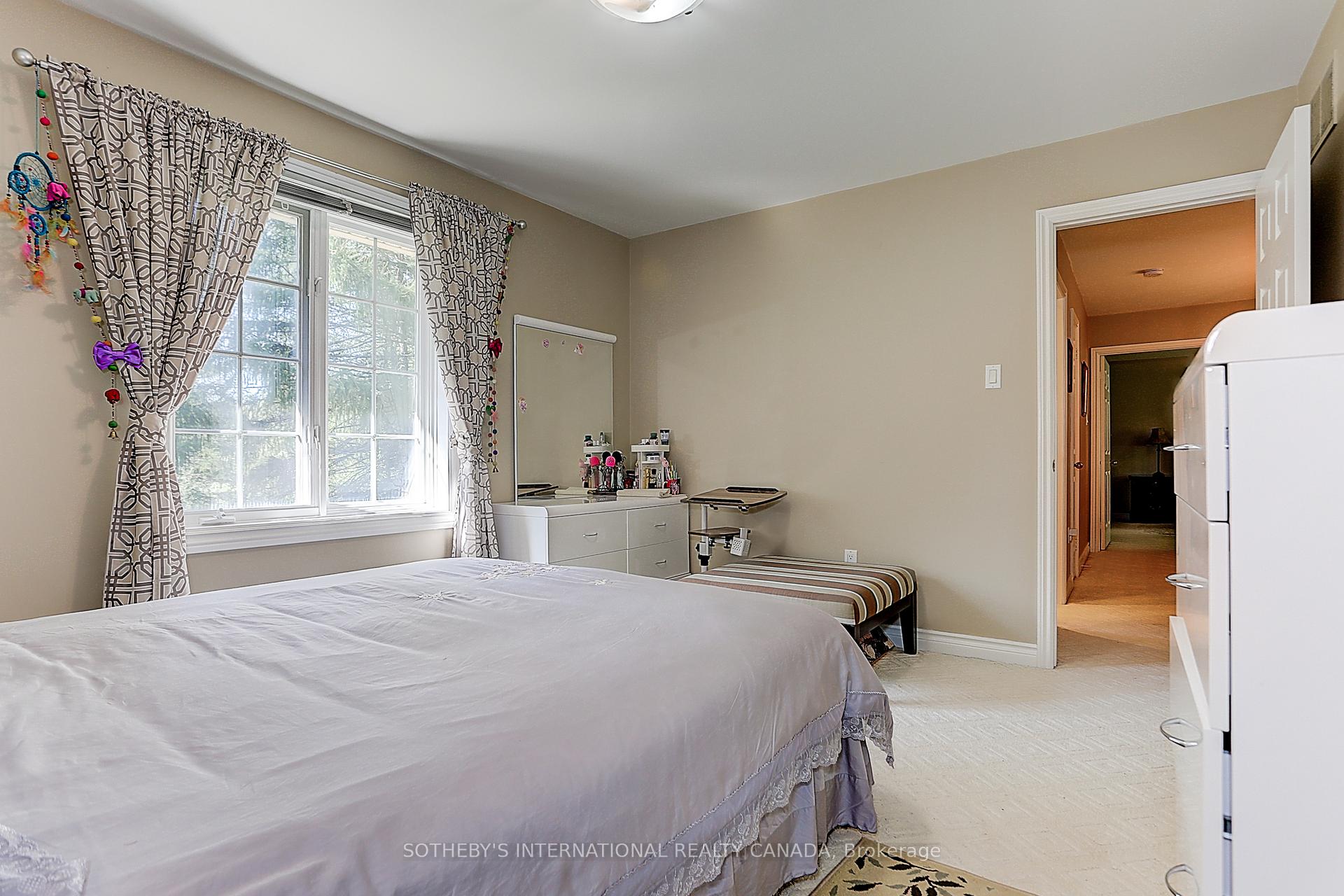 Photo 24 of 30 Hunters Glen Road, Aurora, Aurora Estates — HOMEH