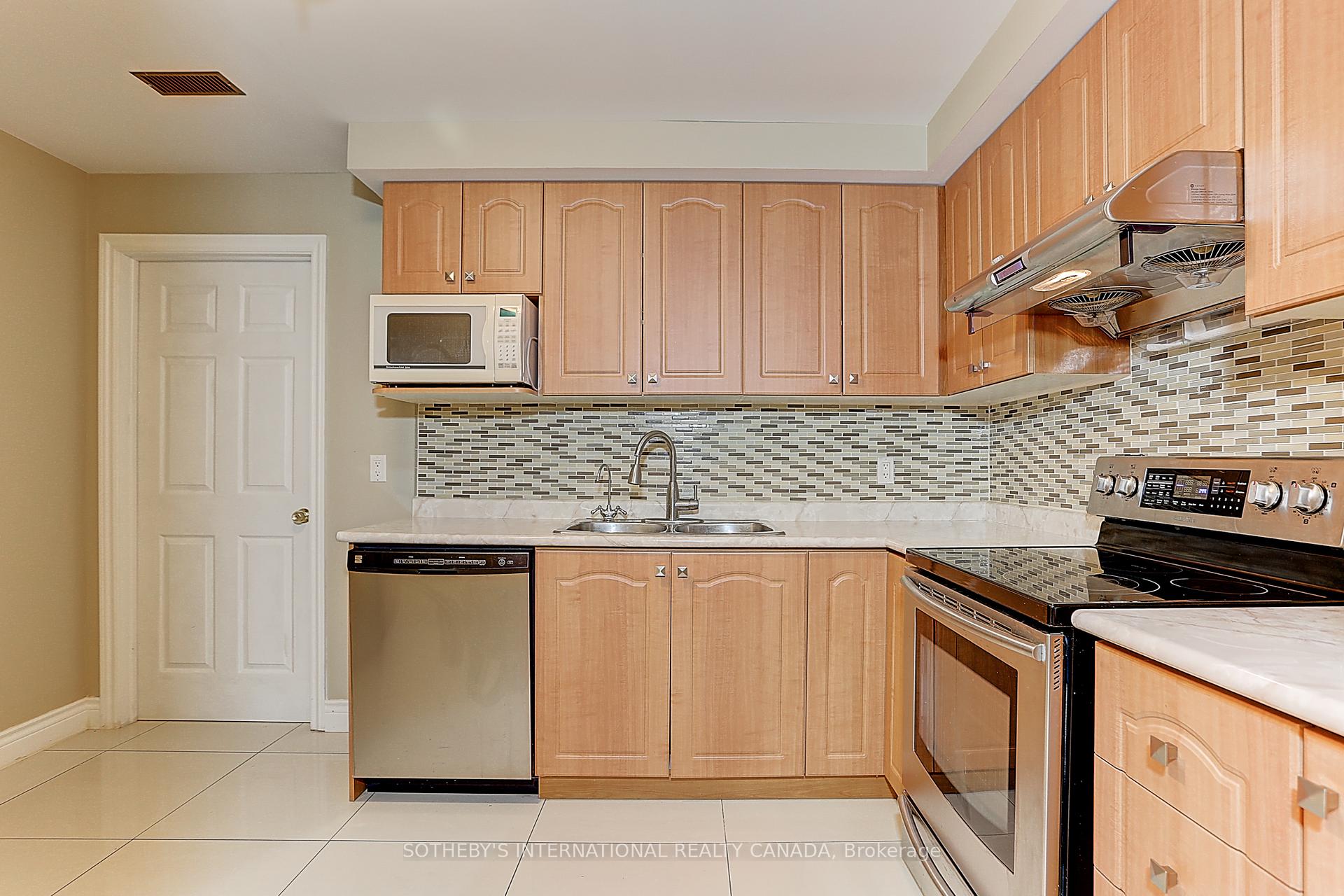 Photo 31 of 30 Hunters Glen Road, Aurora, Aurora Estates — HOMEH