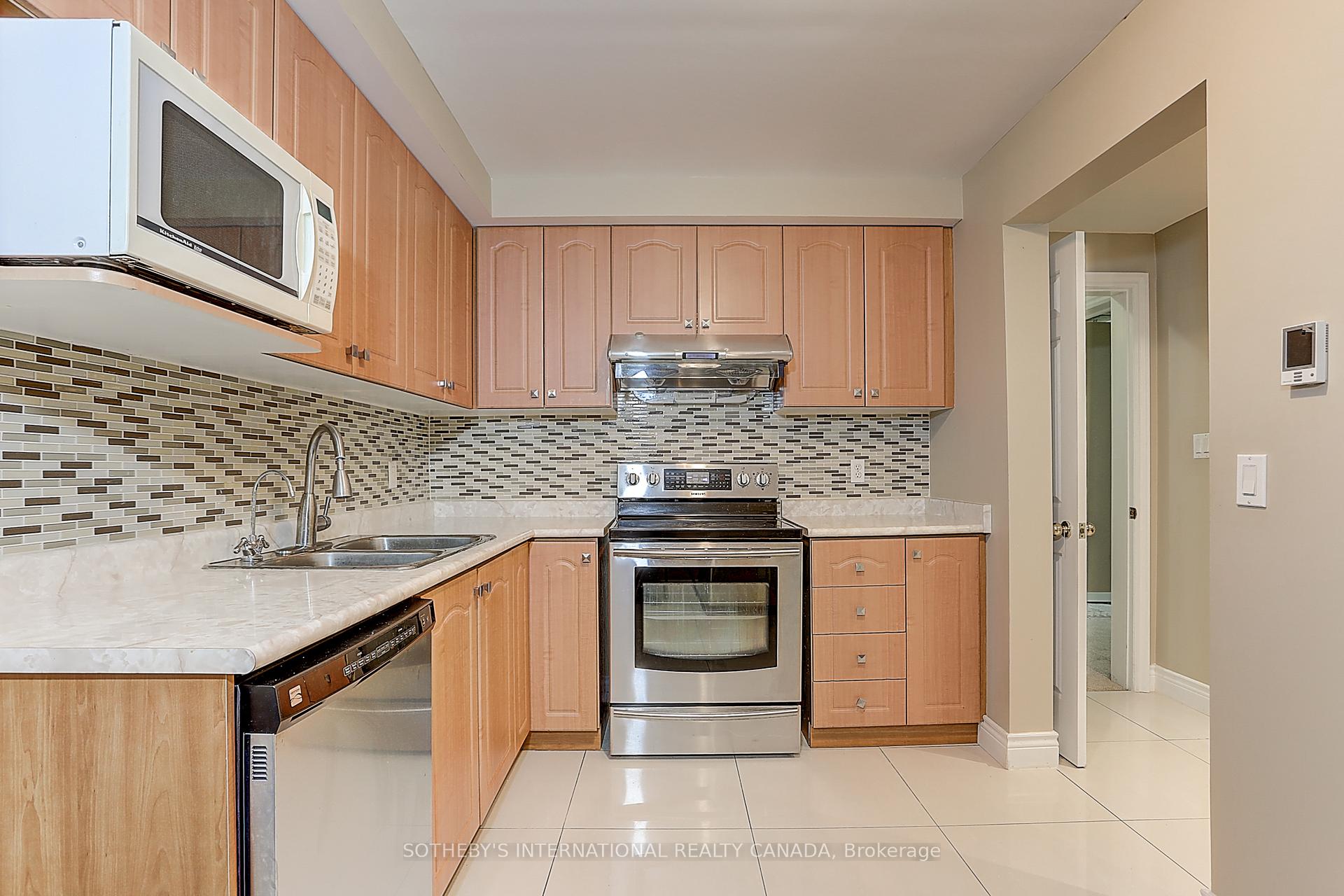 Photo 34 of 30 Hunters Glen Road, Aurora, Aurora Estates — HOMEH
