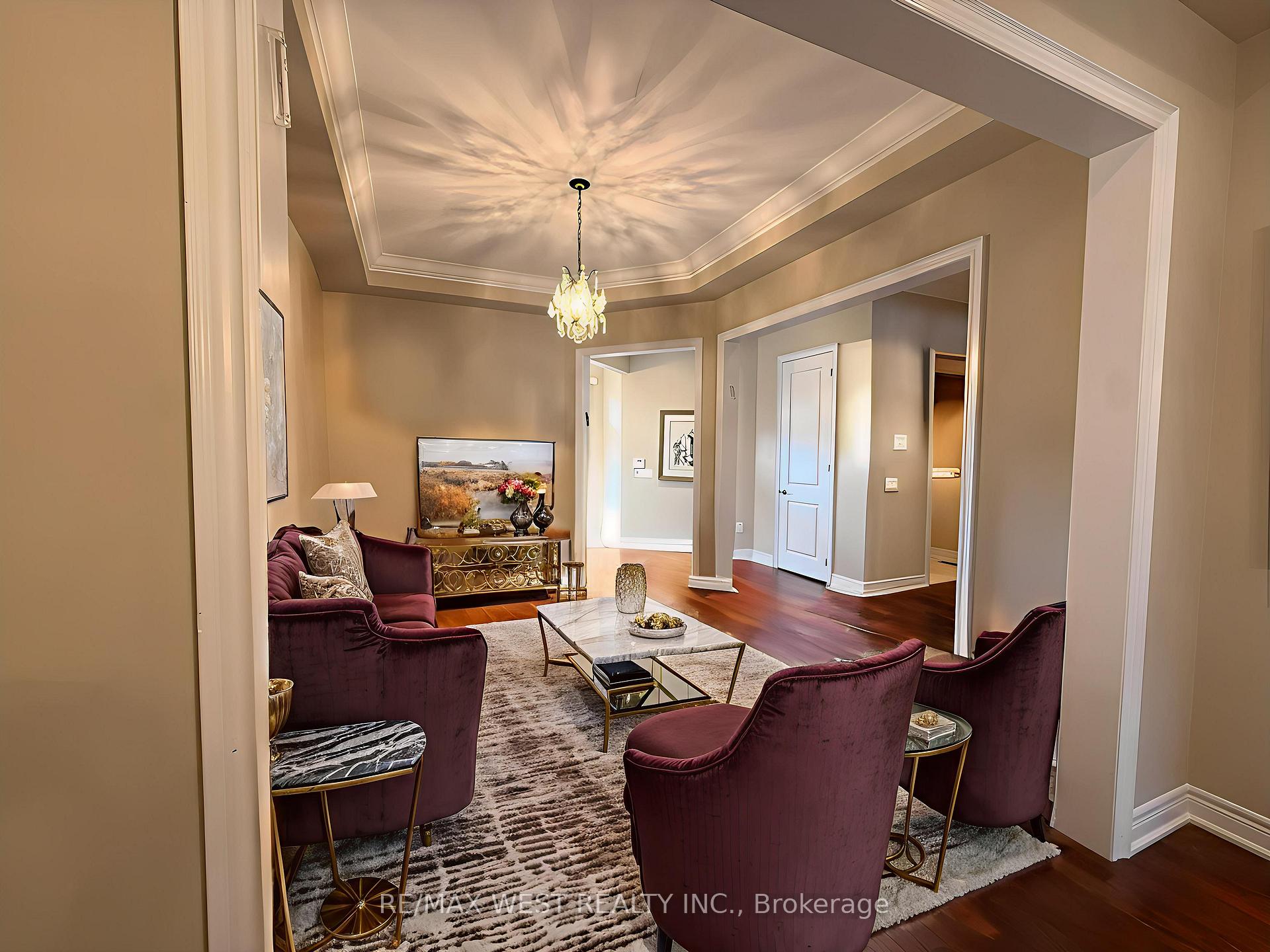 Photo 2 of 160 Townsgate Drive, Vaughan, Crestwood-Springfarm-Yorkhill — HOMEH