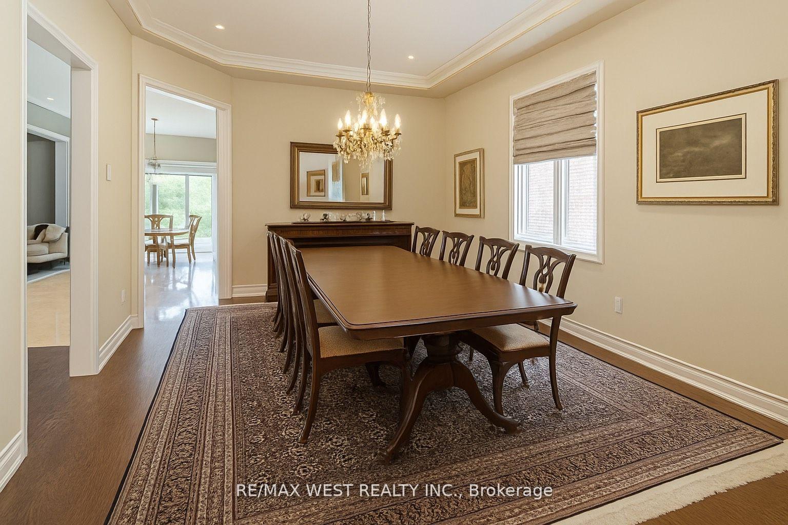 Photo 3 of 160 Townsgate Drive, Vaughan, Crestwood-Springfarm-Yorkhill — HOMEH