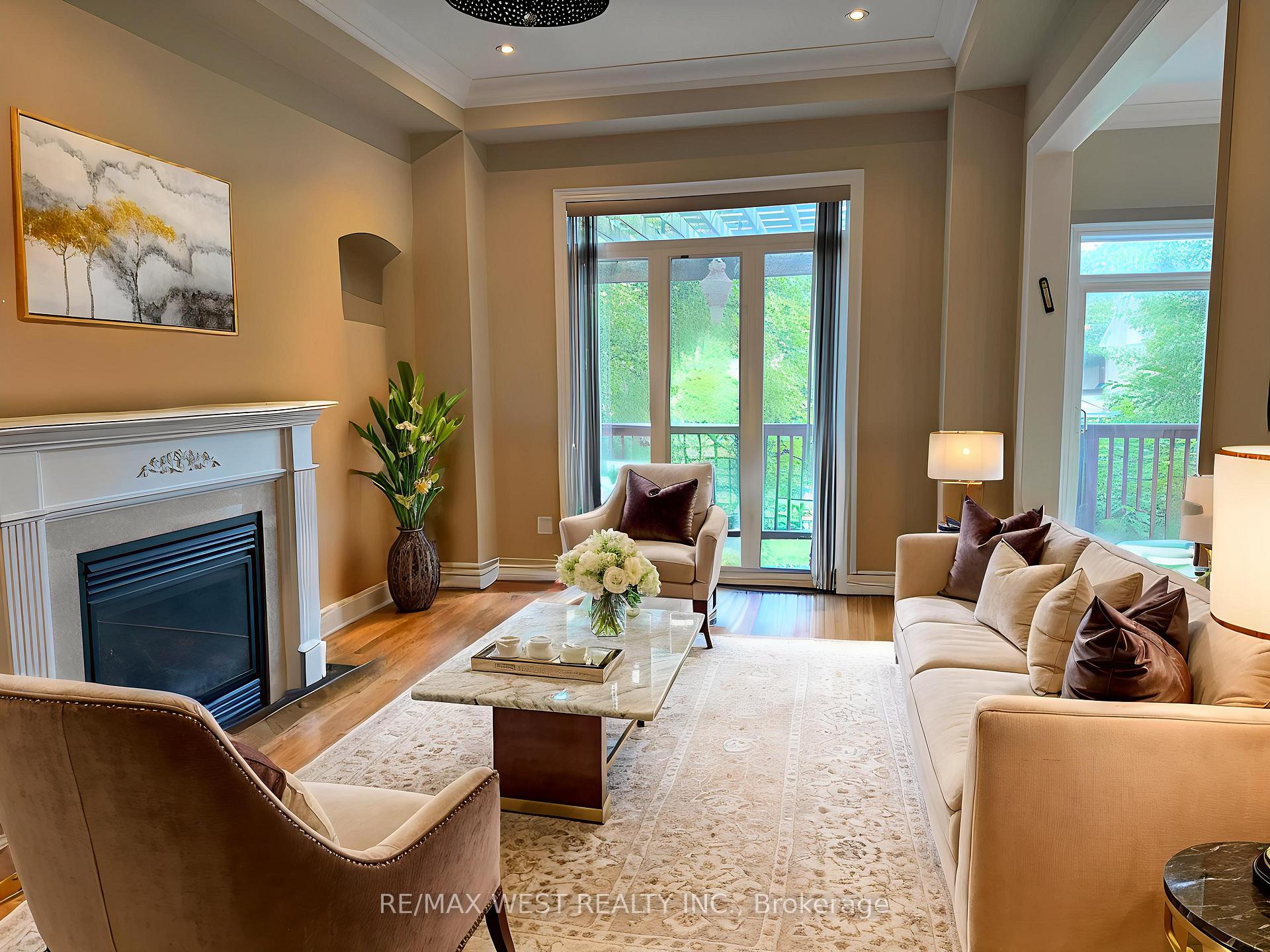 Photo 5 of 160 Townsgate Drive, Vaughan, Crestwood-Springfarm-Yorkhill — HOMEH