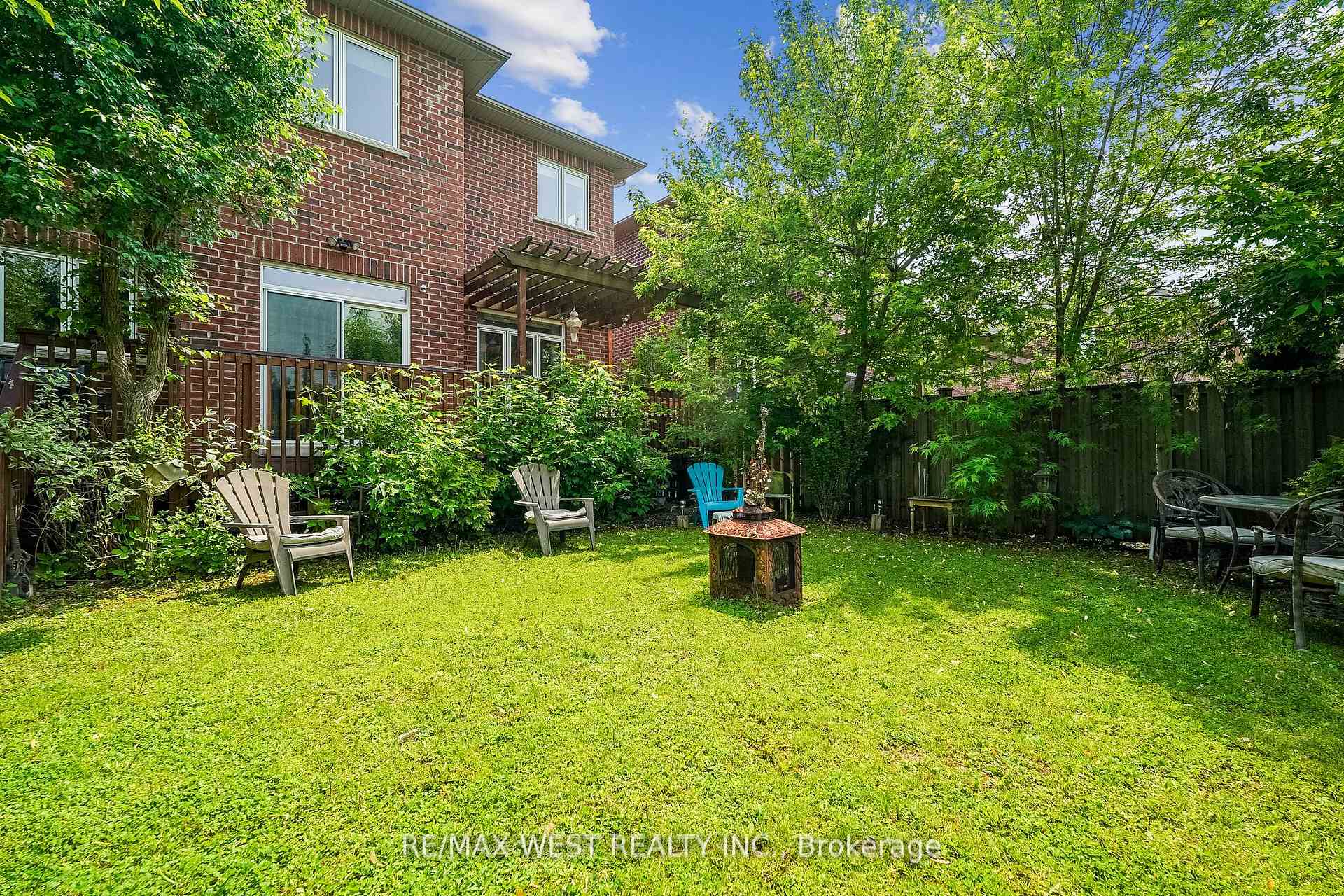 Photo 13 of 160 Townsgate Drive, Vaughan, Crestwood-Springfarm-Yorkhill — HOMEH