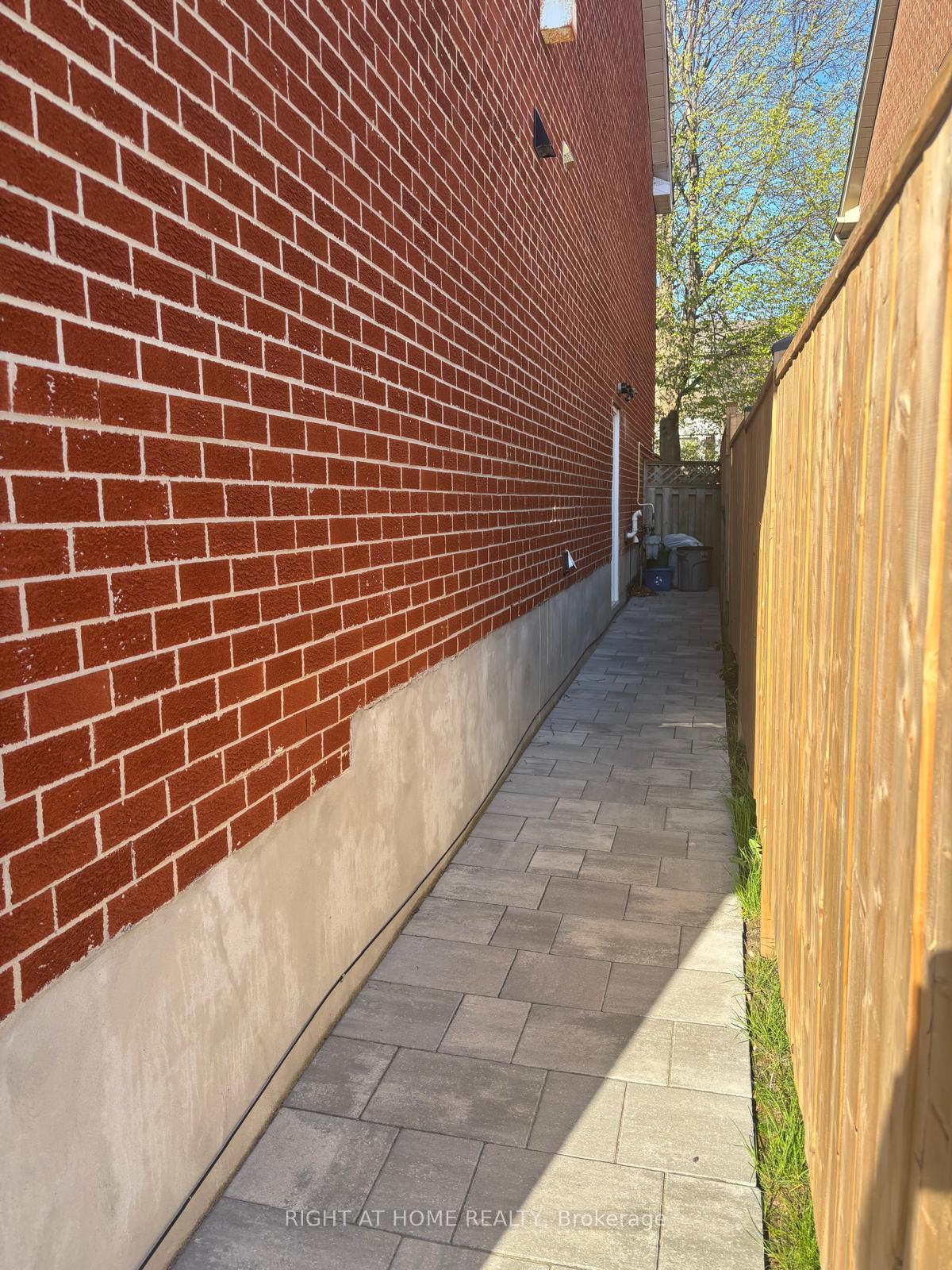 Photo 3 of Unit Basement, 54 Springfield Way, Vaughan, Crestwood-Springfarm-Yorkhill — HOMEH