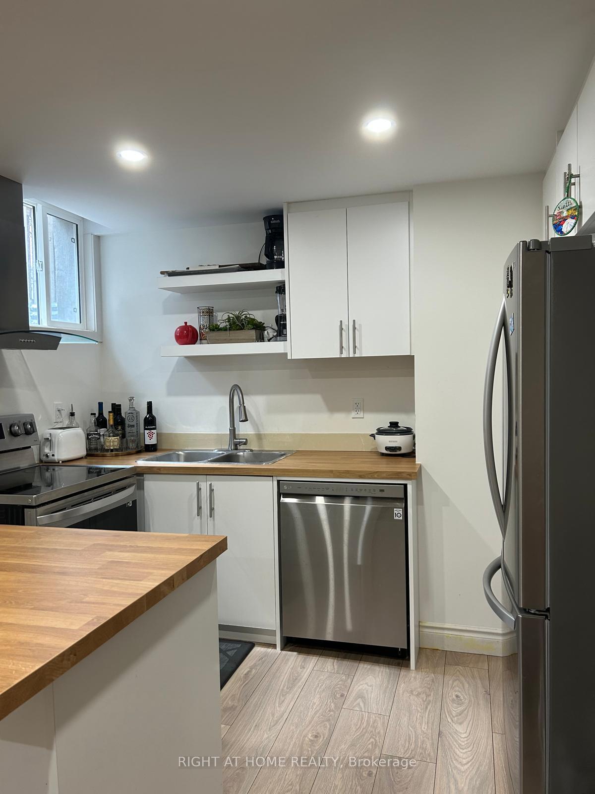 Photo 9 of Unit Basement, 54 Springfield Way, Vaughan, Crestwood-Springfarm-Yorkhill — HOMEH