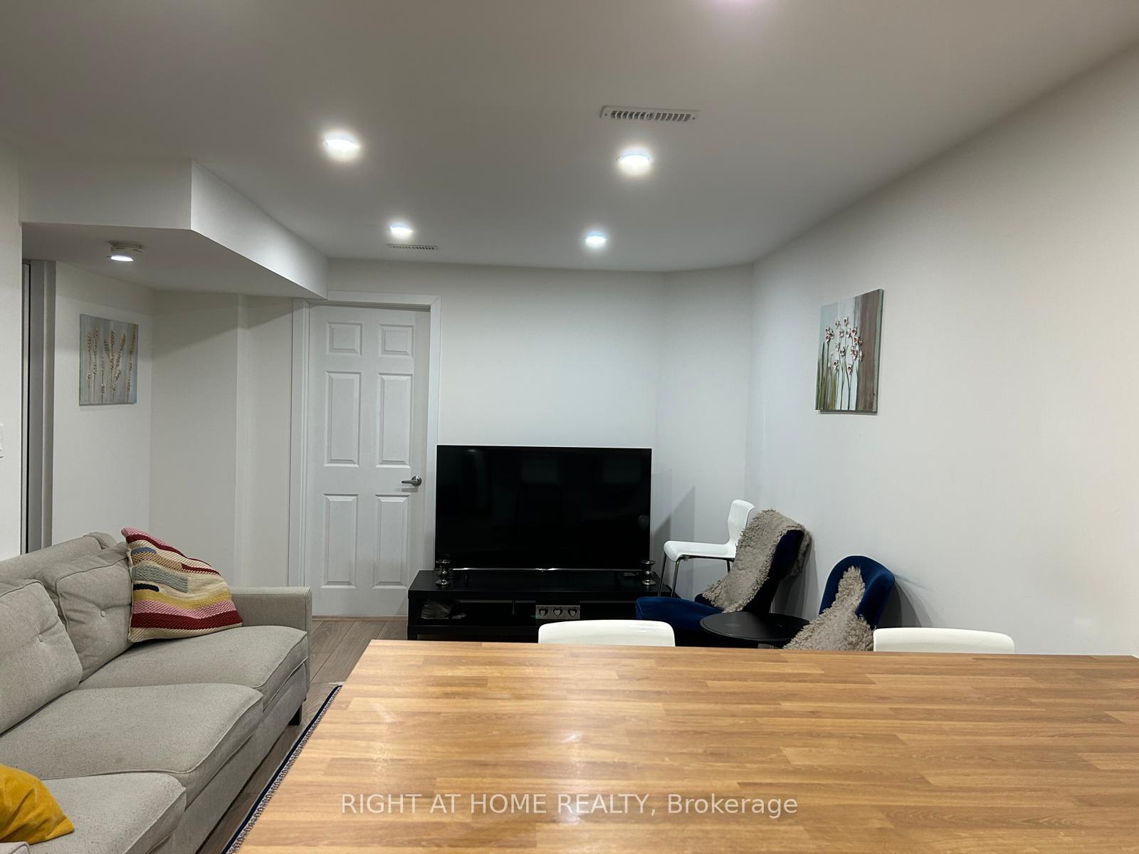 Photo 10 of Unit Basement, 54 Springfield Way, Vaughan, Crestwood-Springfarm-Yorkhill — HOMEH