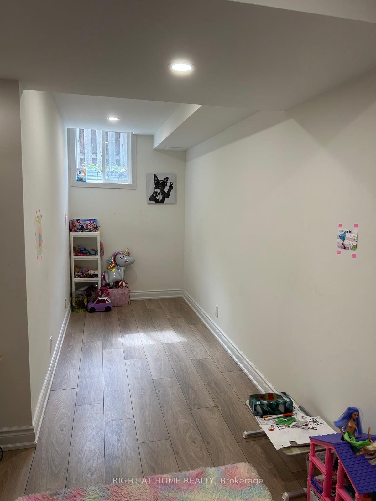 Photo 16 of Unit Basement, 54 Springfield Way, Vaughan, Crestwood-Springfarm-Yorkhill — HOMEH
