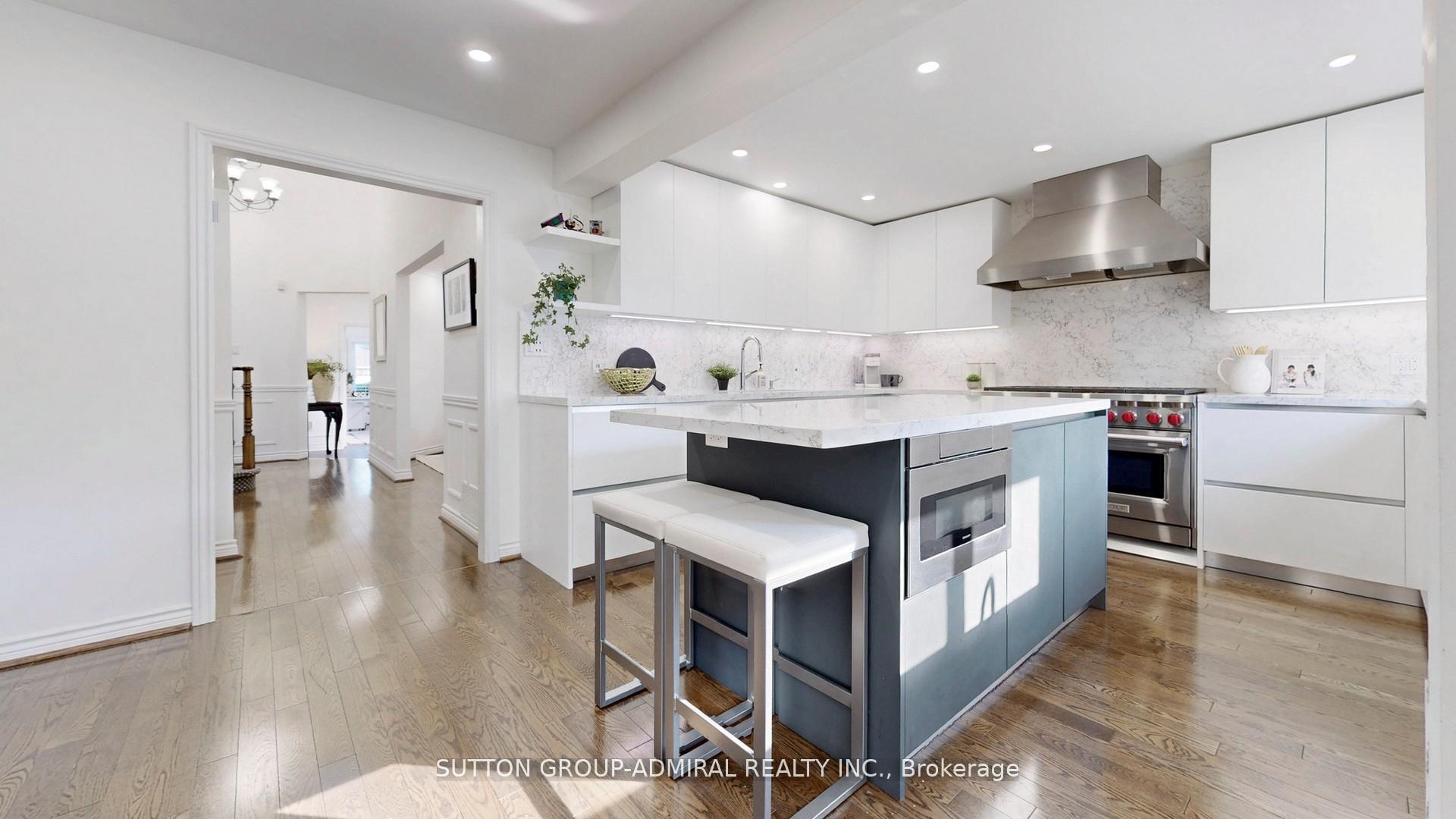 Photo 2 of 122 Edmund Seager Drive, Vaughan, Uplands — HOMEH