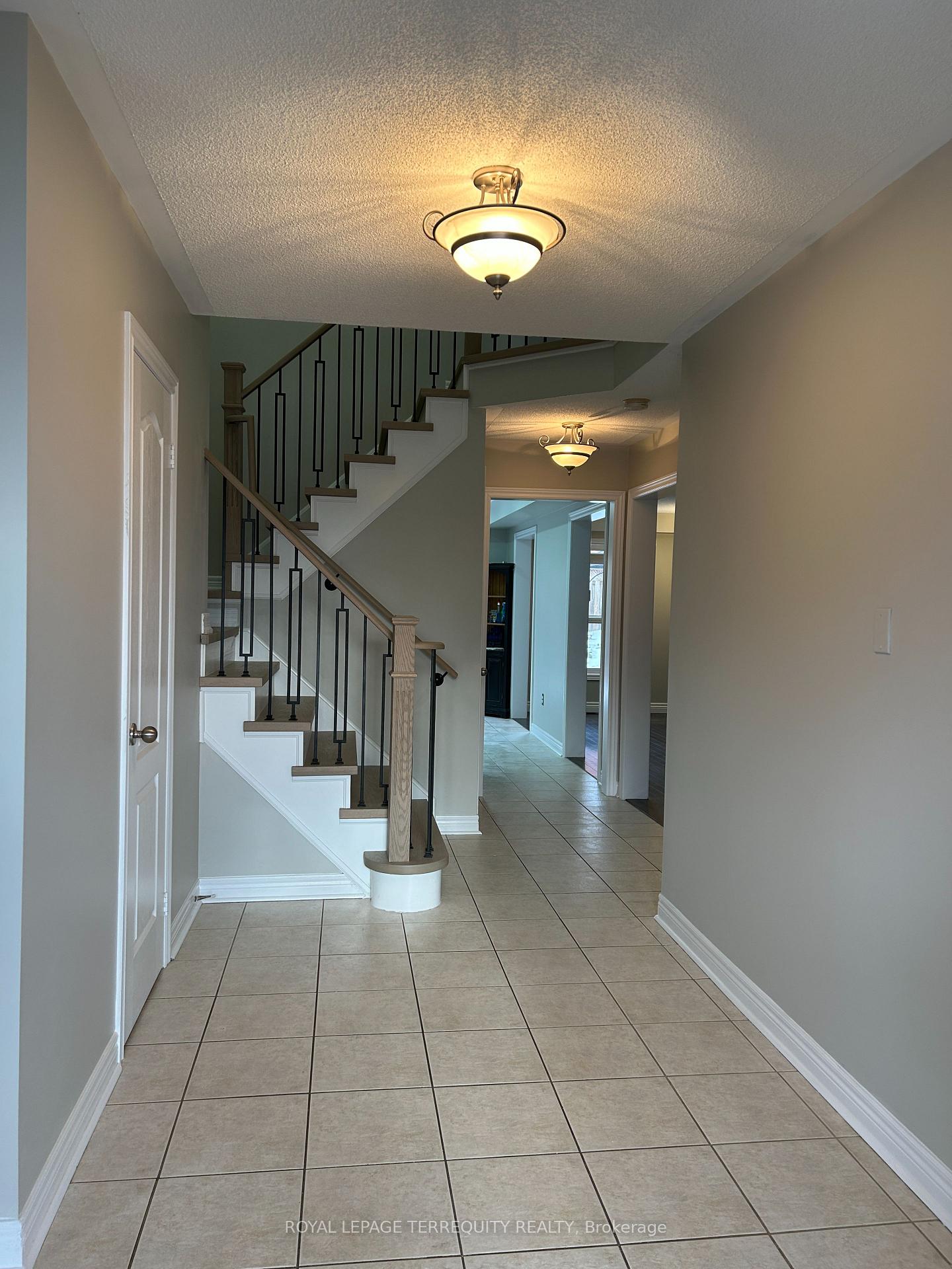 Photo 2 of 103 Baycliffe Drive, Whitby, Williamsburg — HOMEH