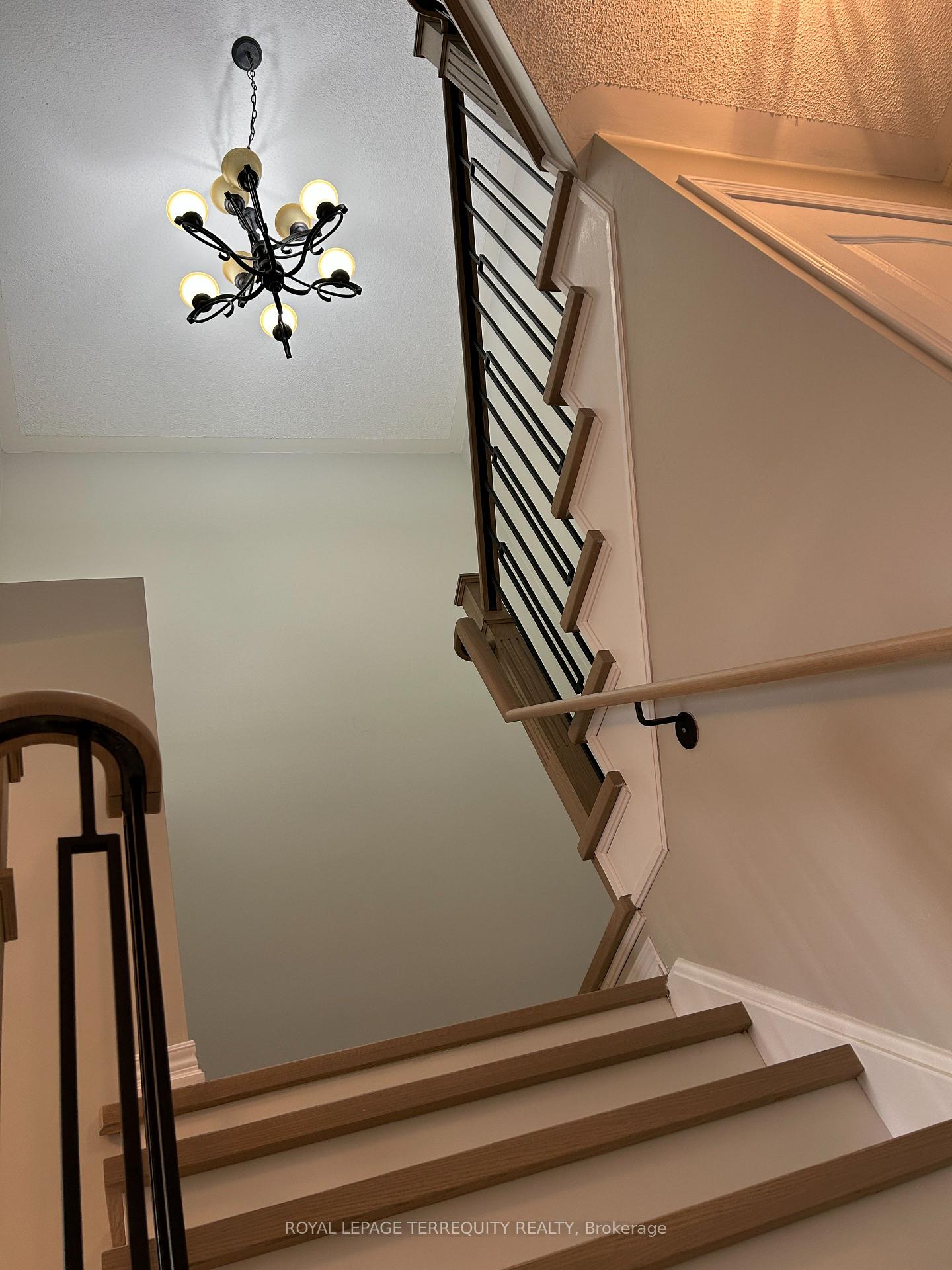 Photo 8 of 103 Baycliffe Drive, Whitby, Williamsburg — HOMEH