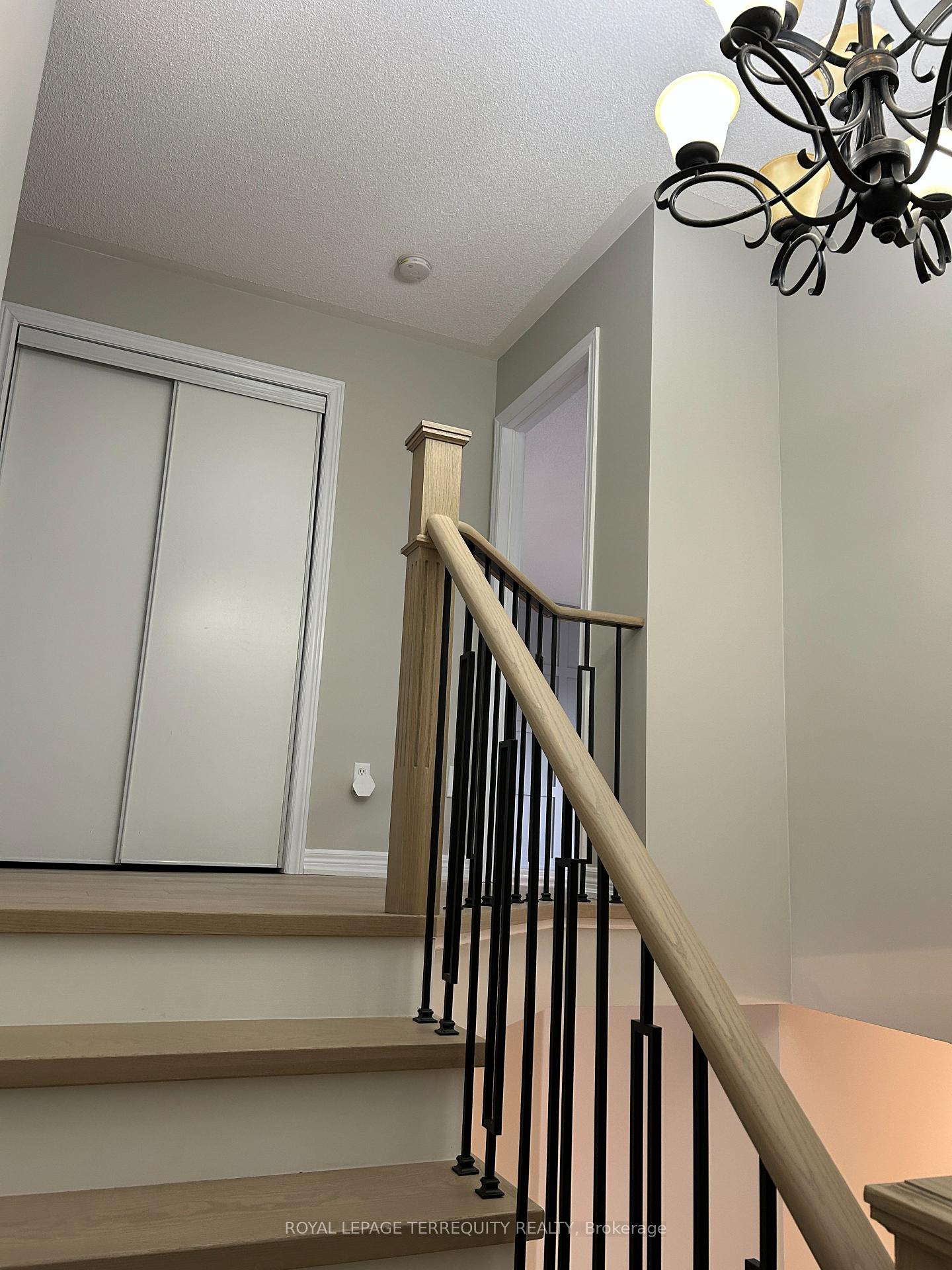 Photo 9 of 103 Baycliffe Drive, Whitby, Williamsburg — HOMEH