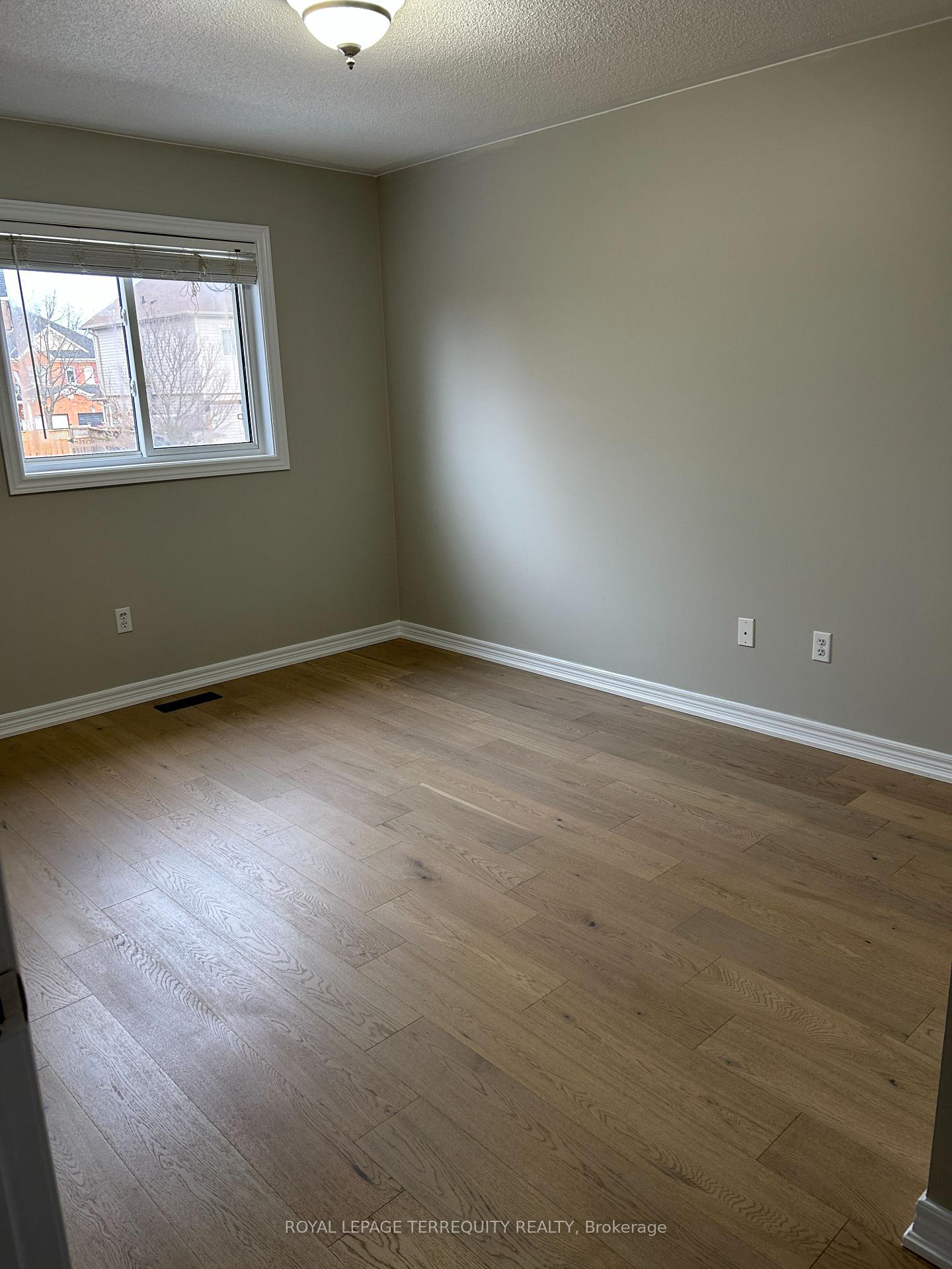Photo 16 of 103 Baycliffe Drive, Whitby, Williamsburg — HOMEH
