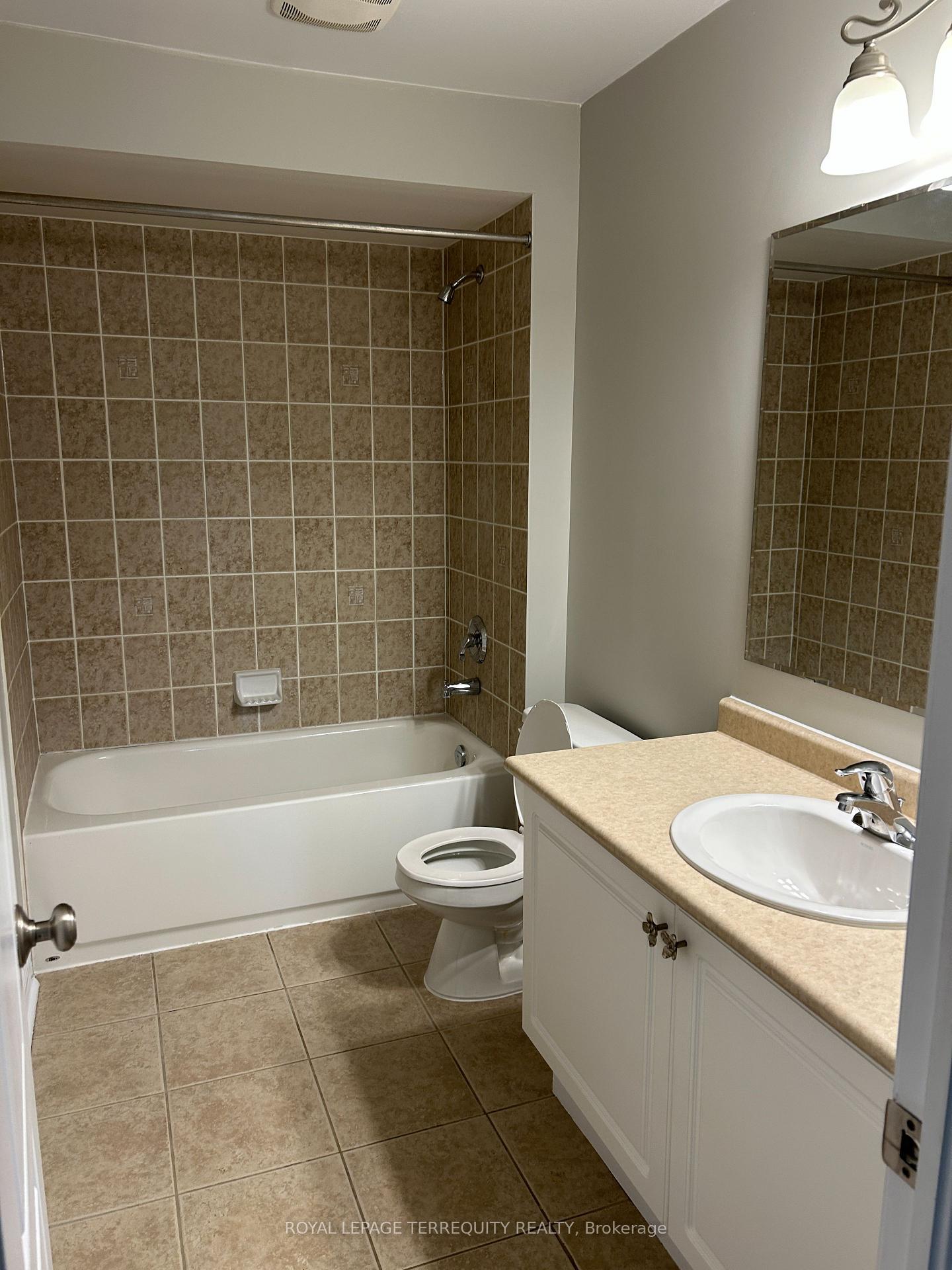 Photo 17 of 103 Baycliffe Drive, Whitby, Williamsburg — HOMEH