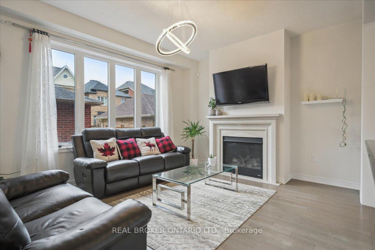 Photo 7 of 267 Barons Street, Vaughan, Kleinburg — HOMEH