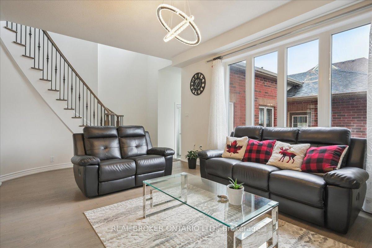Photo 8 of 267 Barons Street, Vaughan, Kleinburg — HOMEH