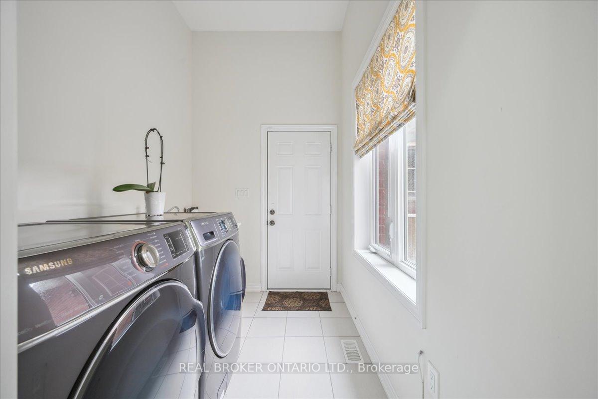 Photo 9 of 267 Barons Street, Vaughan, Kleinburg — HOMEH