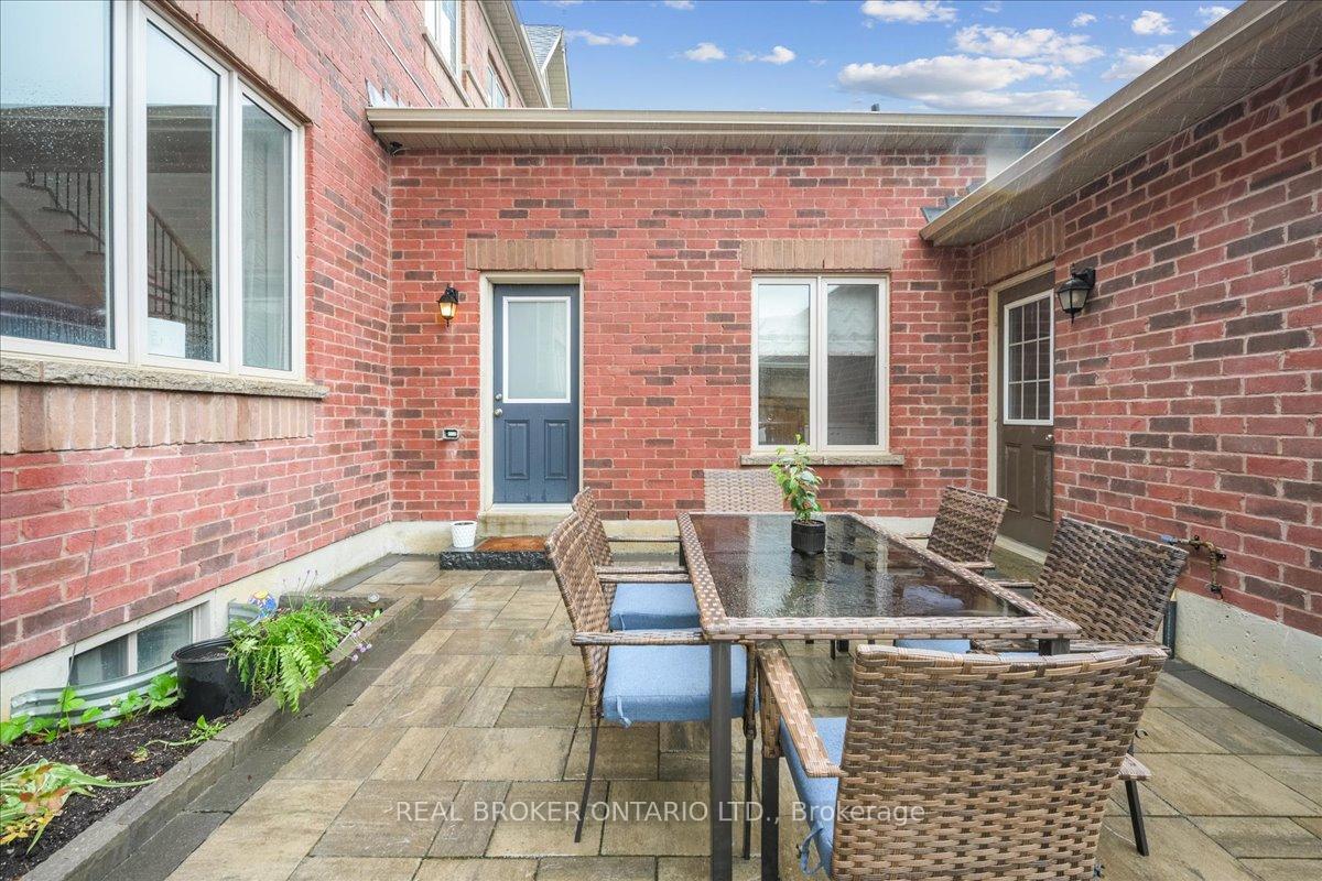 Photo 17 of 267 Barons Street, Vaughan, Kleinburg — HOMEH