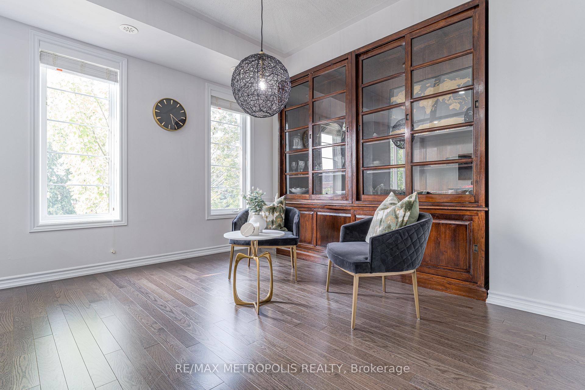 Photo 13 of 6 Cornerside Way, Whitby, Brooklin — HOMEH
