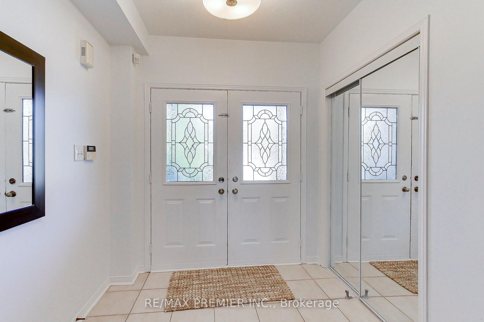 Photo 2 of 39 Ronan Crescent, Vaughan, Sonoma Heights — HOMEH