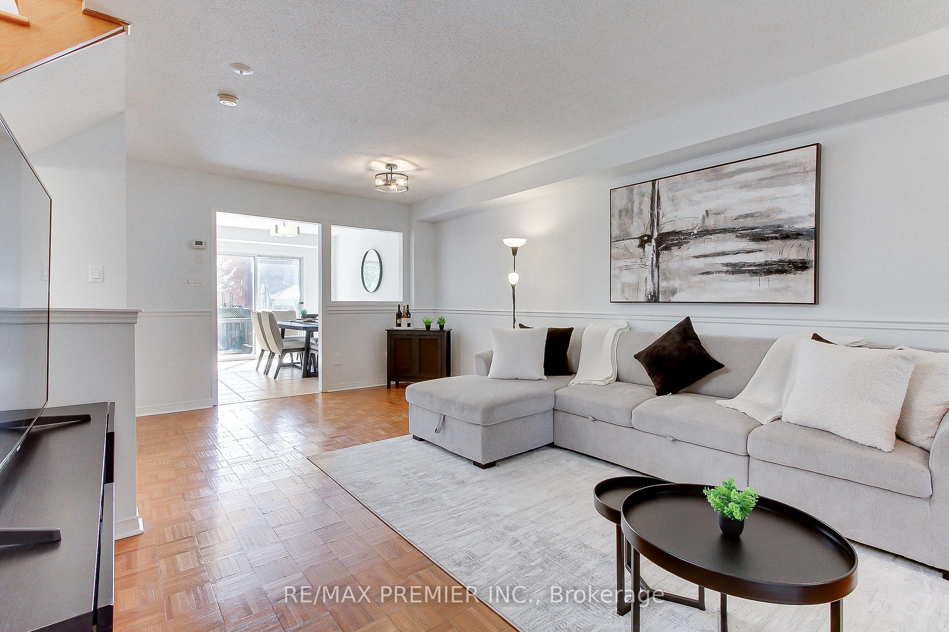 Photo 4 of 39 Ronan Crescent, Vaughan, Sonoma Heights — HOMEH