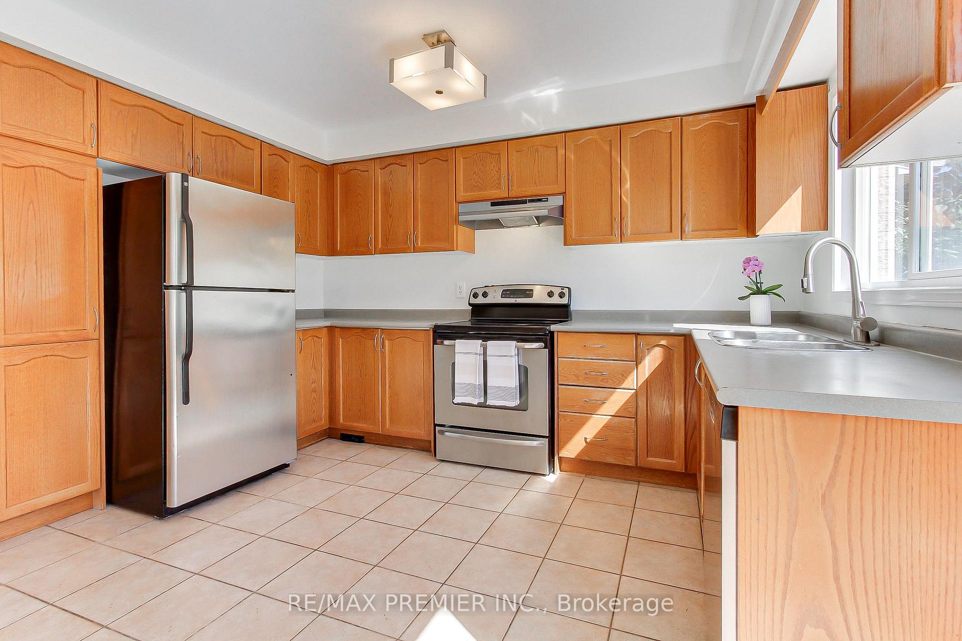 Photo 5 of 39 Ronan Crescent, Vaughan, Sonoma Heights — HOMEH