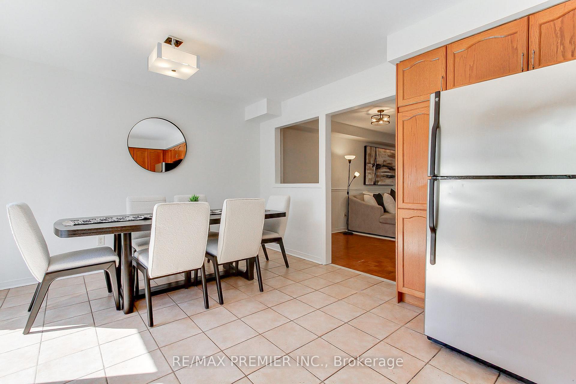 Photo 6 of 39 Ronan Crescent, Vaughan, Sonoma Heights — HOMEH