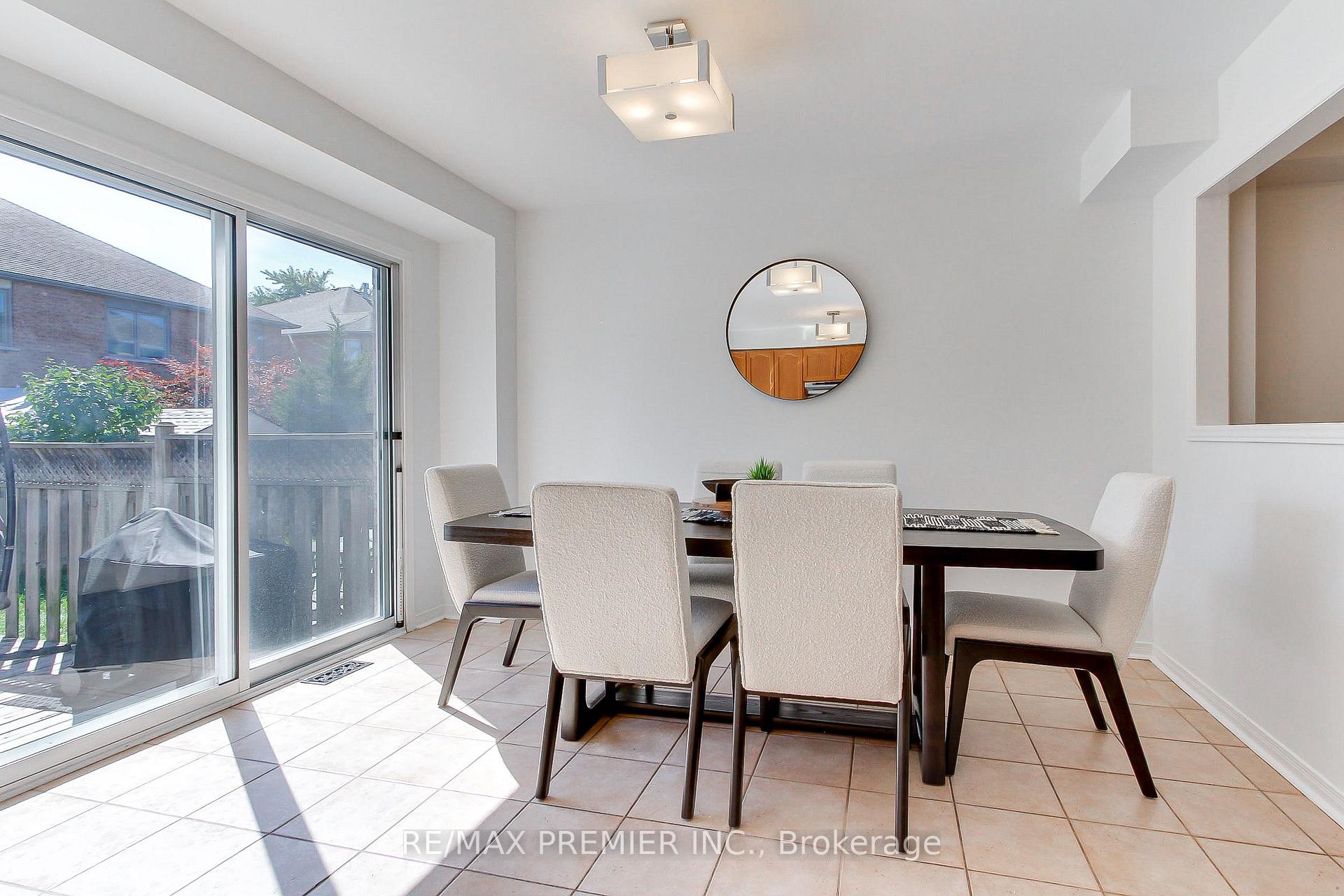 Photo 7 of 39 Ronan Crescent, Vaughan, Sonoma Heights — HOMEH