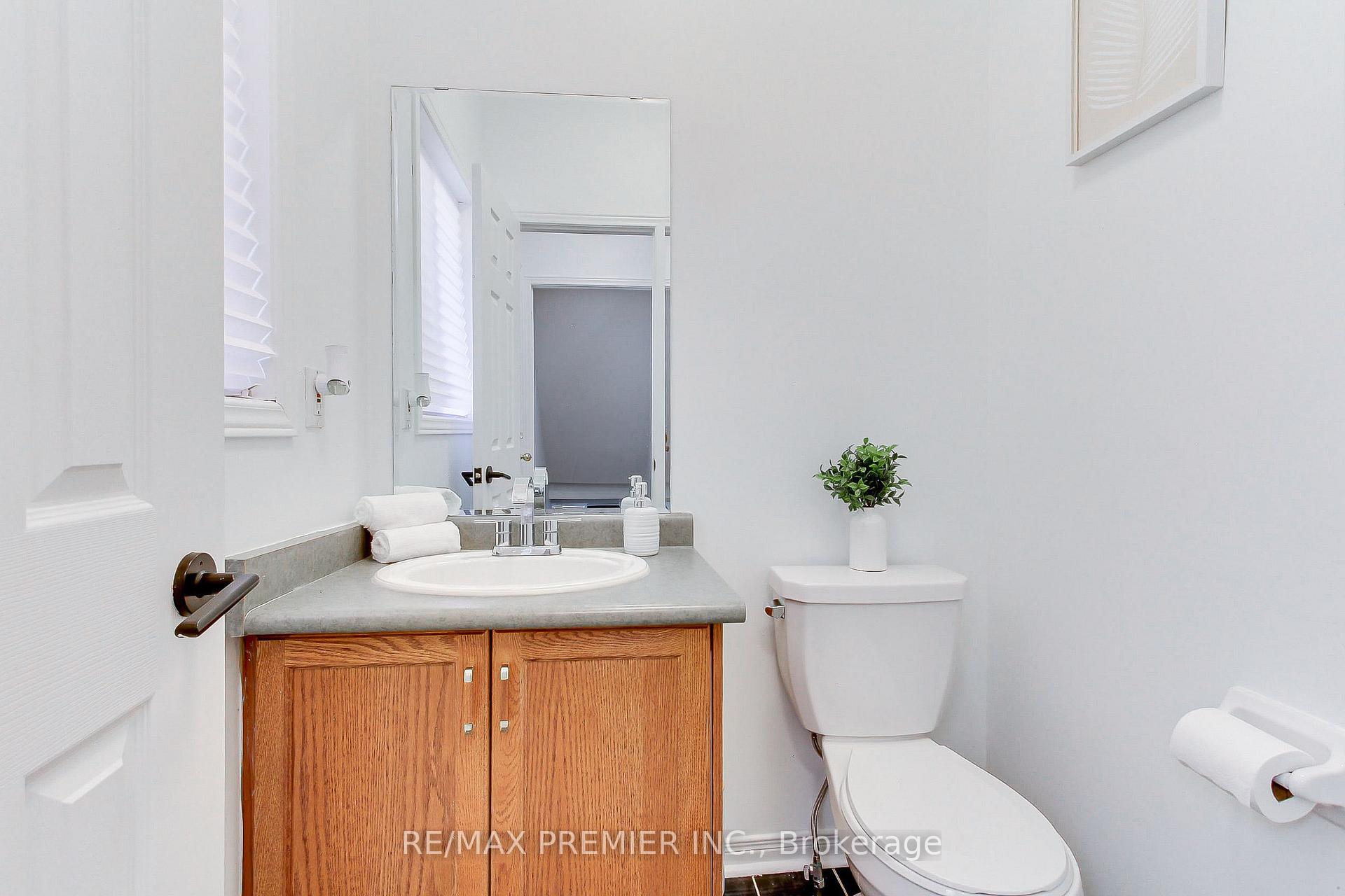 Photo 8 of 39 Ronan Crescent, Vaughan, Sonoma Heights — HOMEH