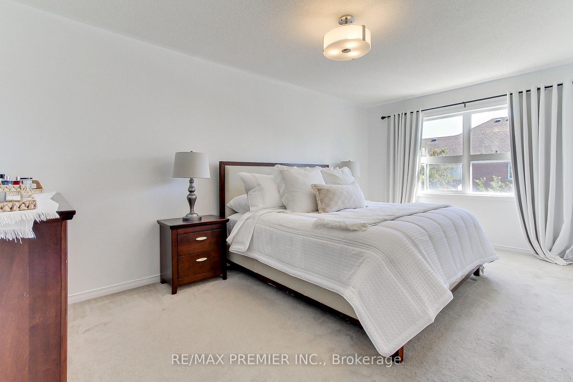 Photo 10 of 39 Ronan Crescent, Vaughan, Sonoma Heights — HOMEH